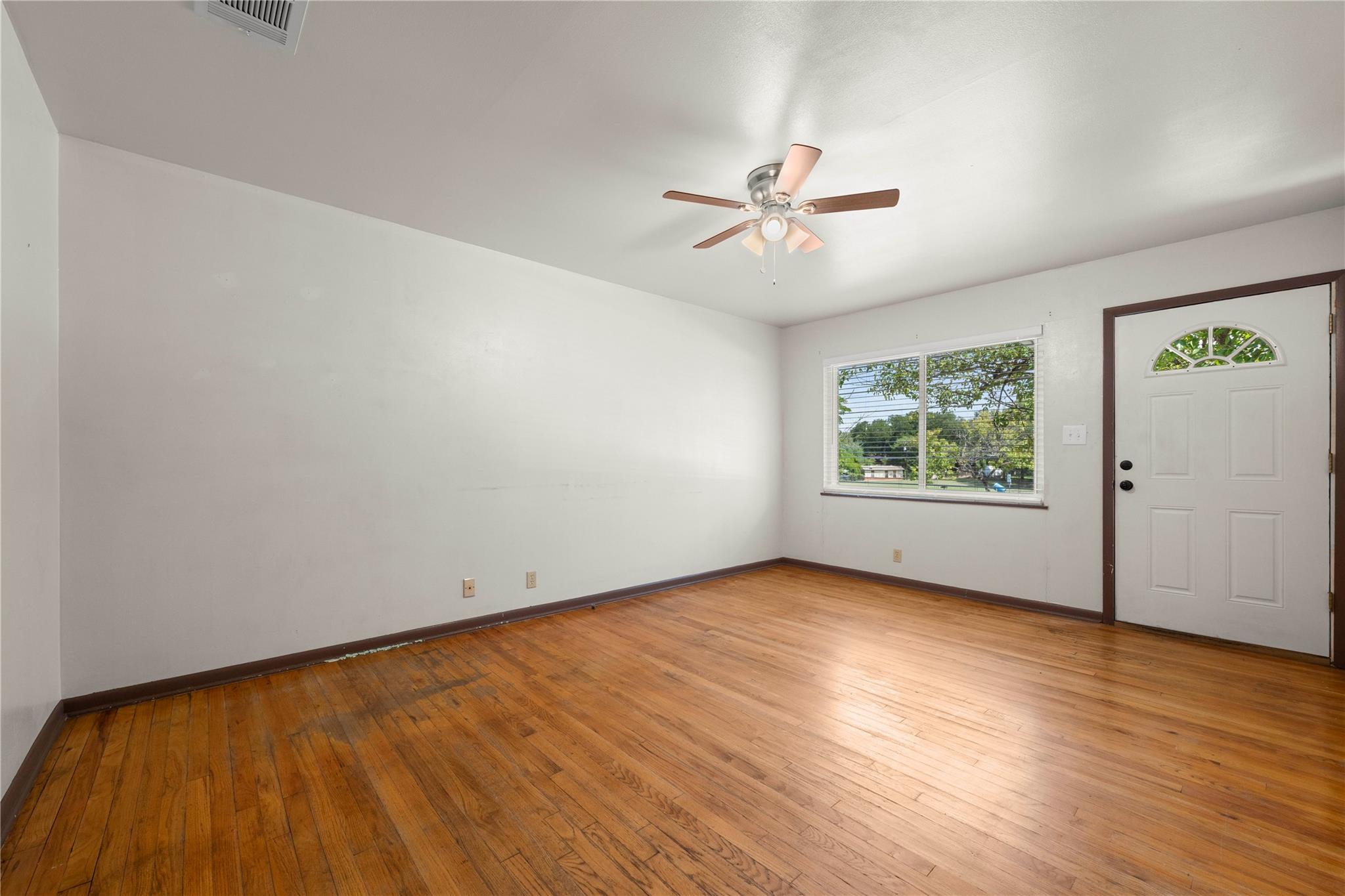22 Park Ln Property Photo 6
