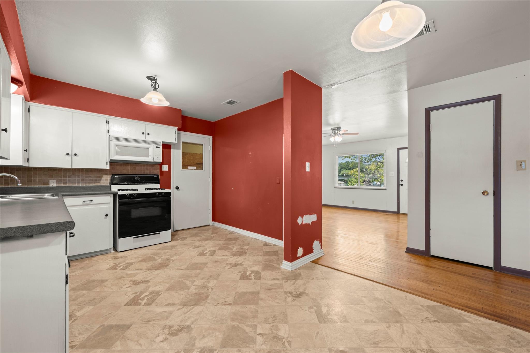 22 Park Ln Property Photo 16