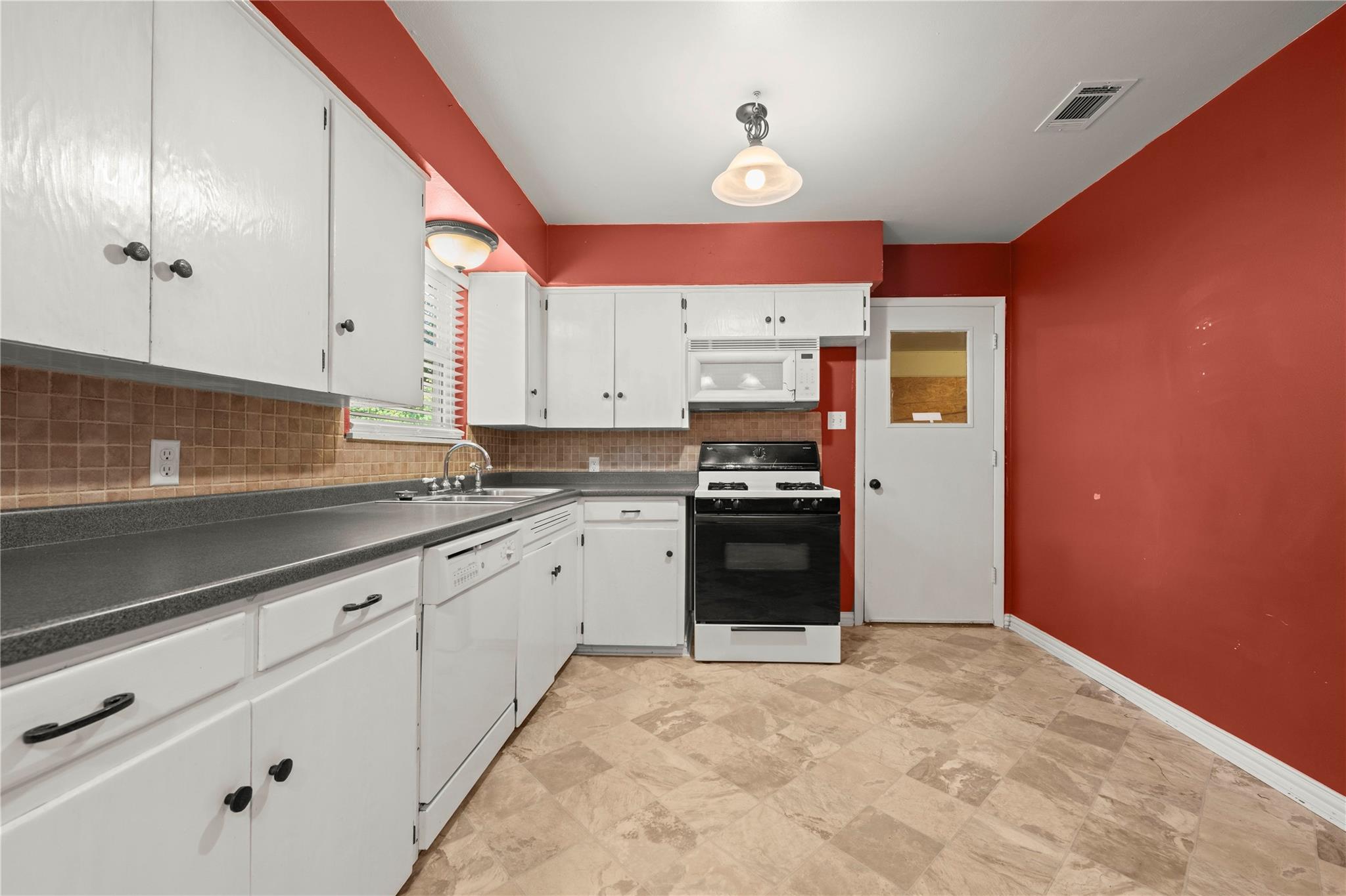 22 Park Ln Property Photo 17