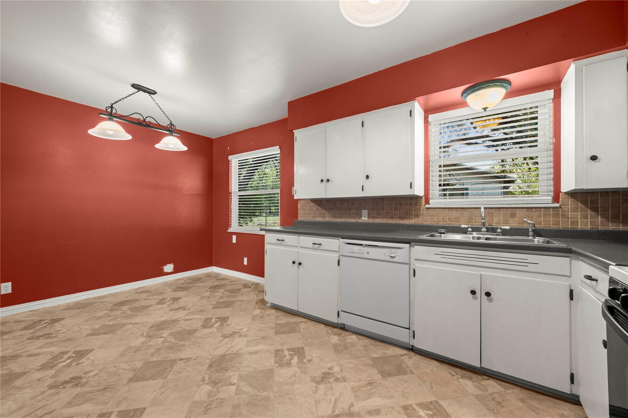 22 Park Ln Property Photo 18
