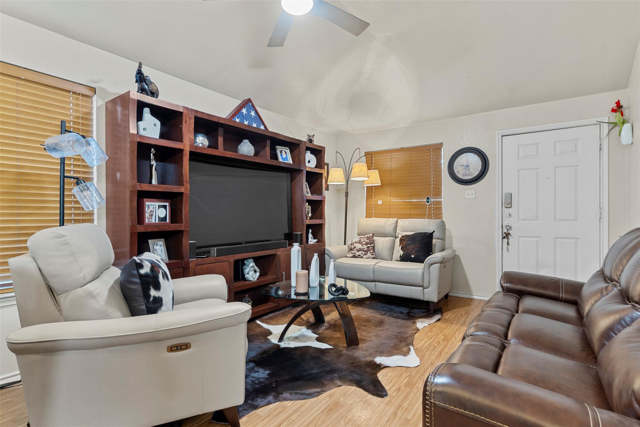 1000 Christopher Dr #b Property Photo 5