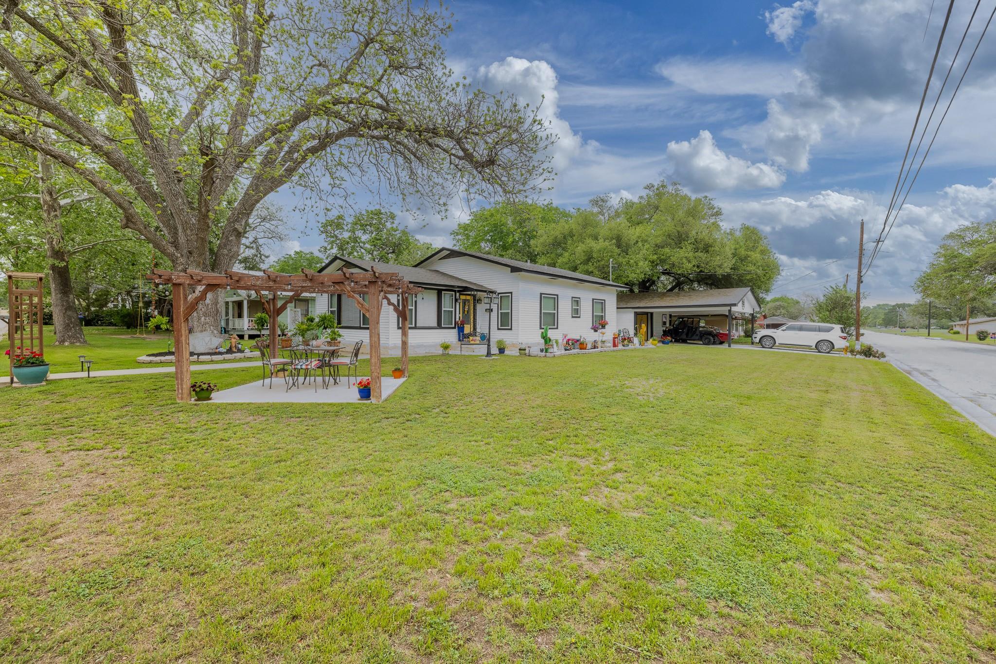 104 N Bright St Property Photo