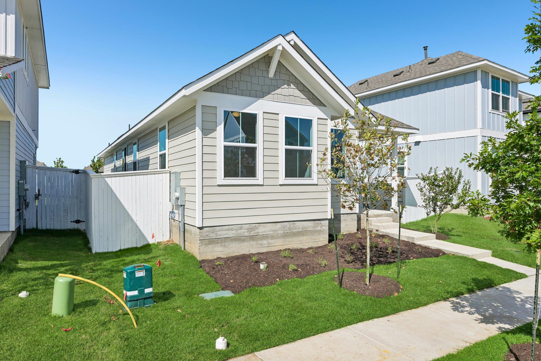 154 Daylily Dr Property Photo 2