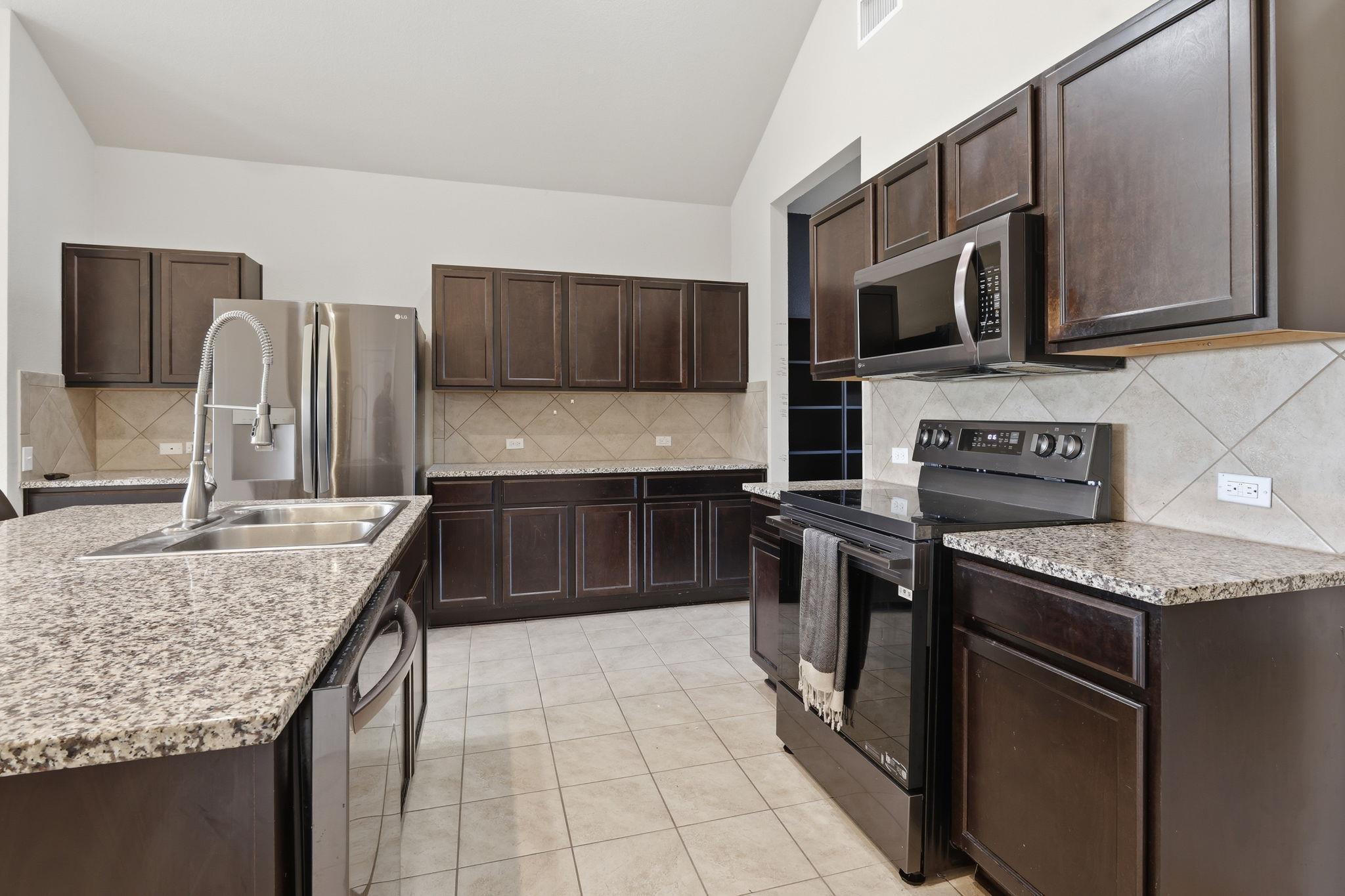 701 Liard River Rd Property Photo 4