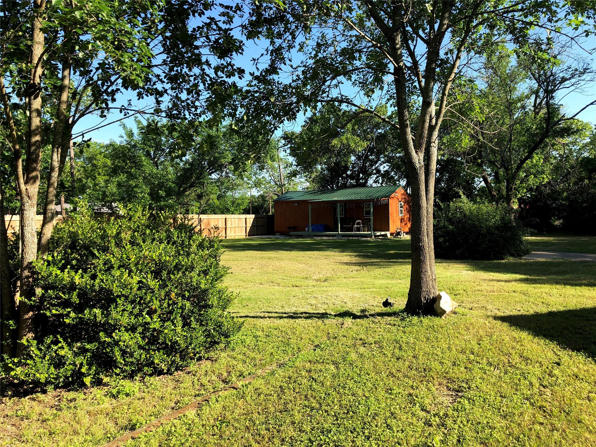241 E Jackson St Property Photo 4