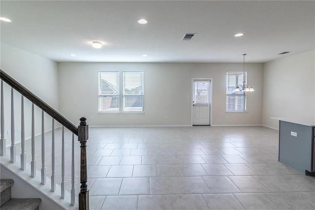 1525 Cliffbrake Way Property Photo 8