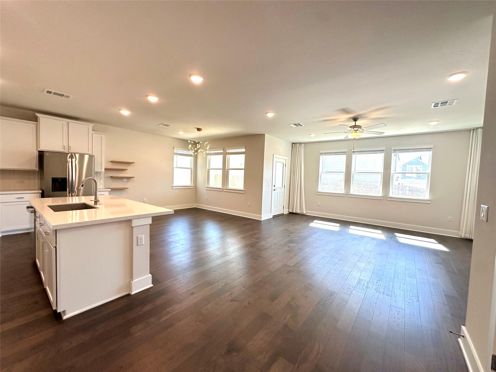15701 Ellinger Dr Property Photo 6
