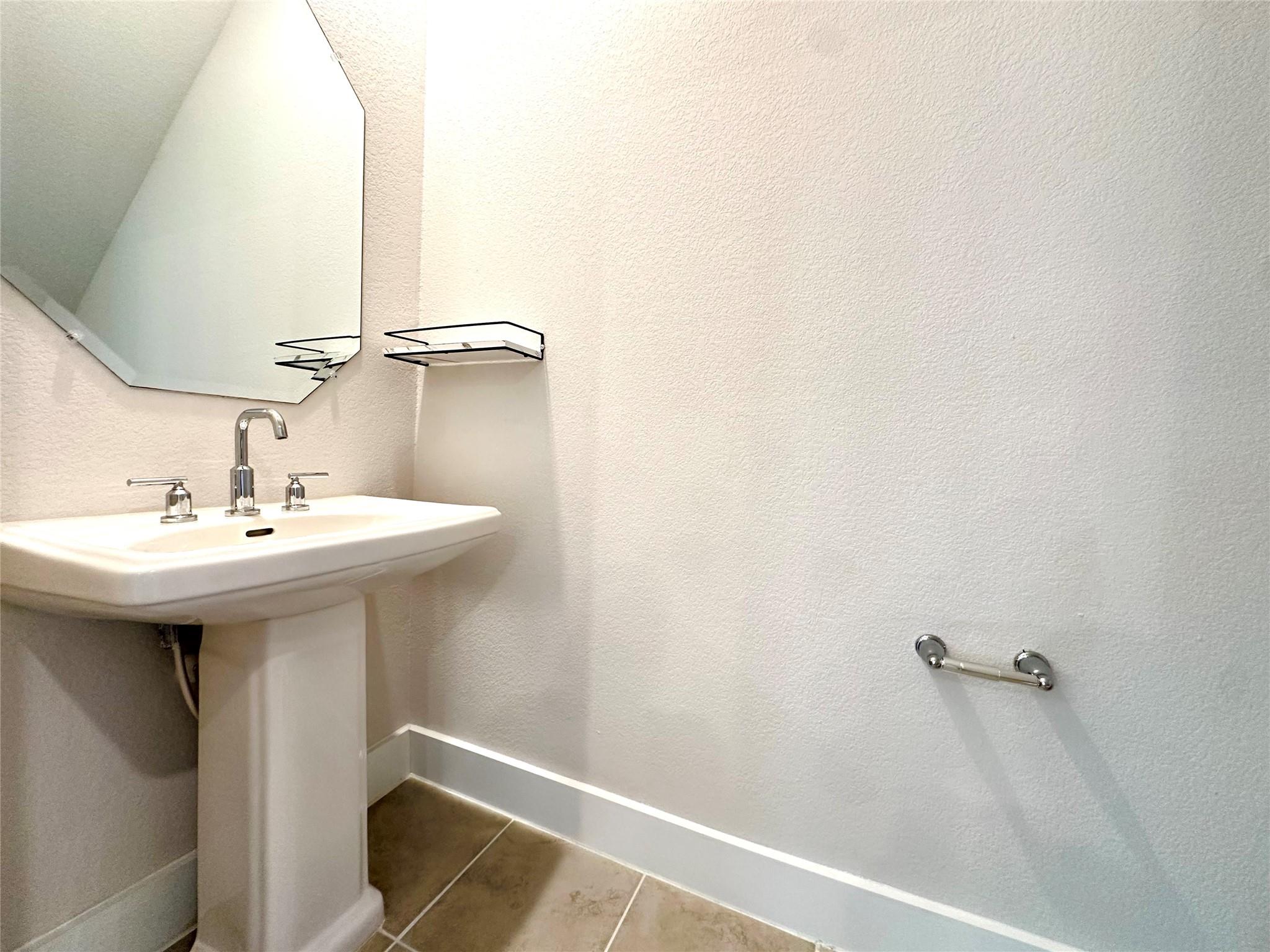 15701 Ellinger Dr Property Photo 7