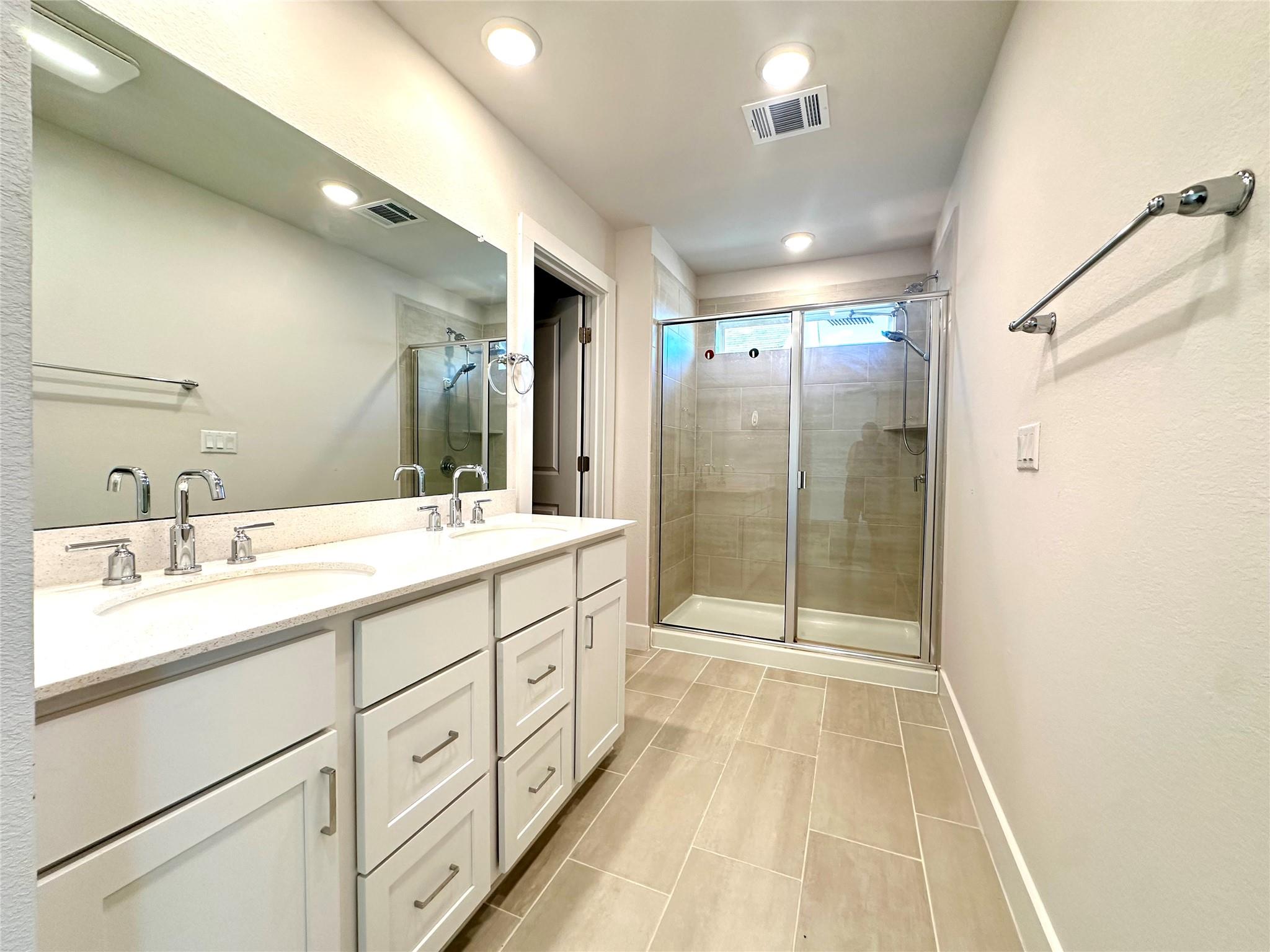 15701 Ellinger Dr Property Photo 13