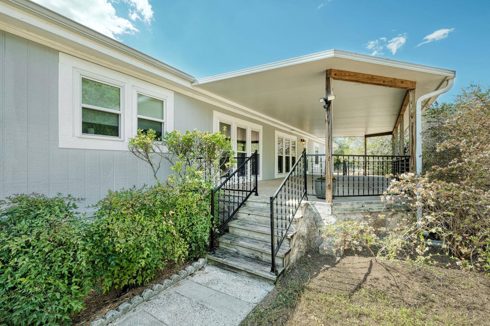 21405 Cherry Hollow Cv Property Photo 4