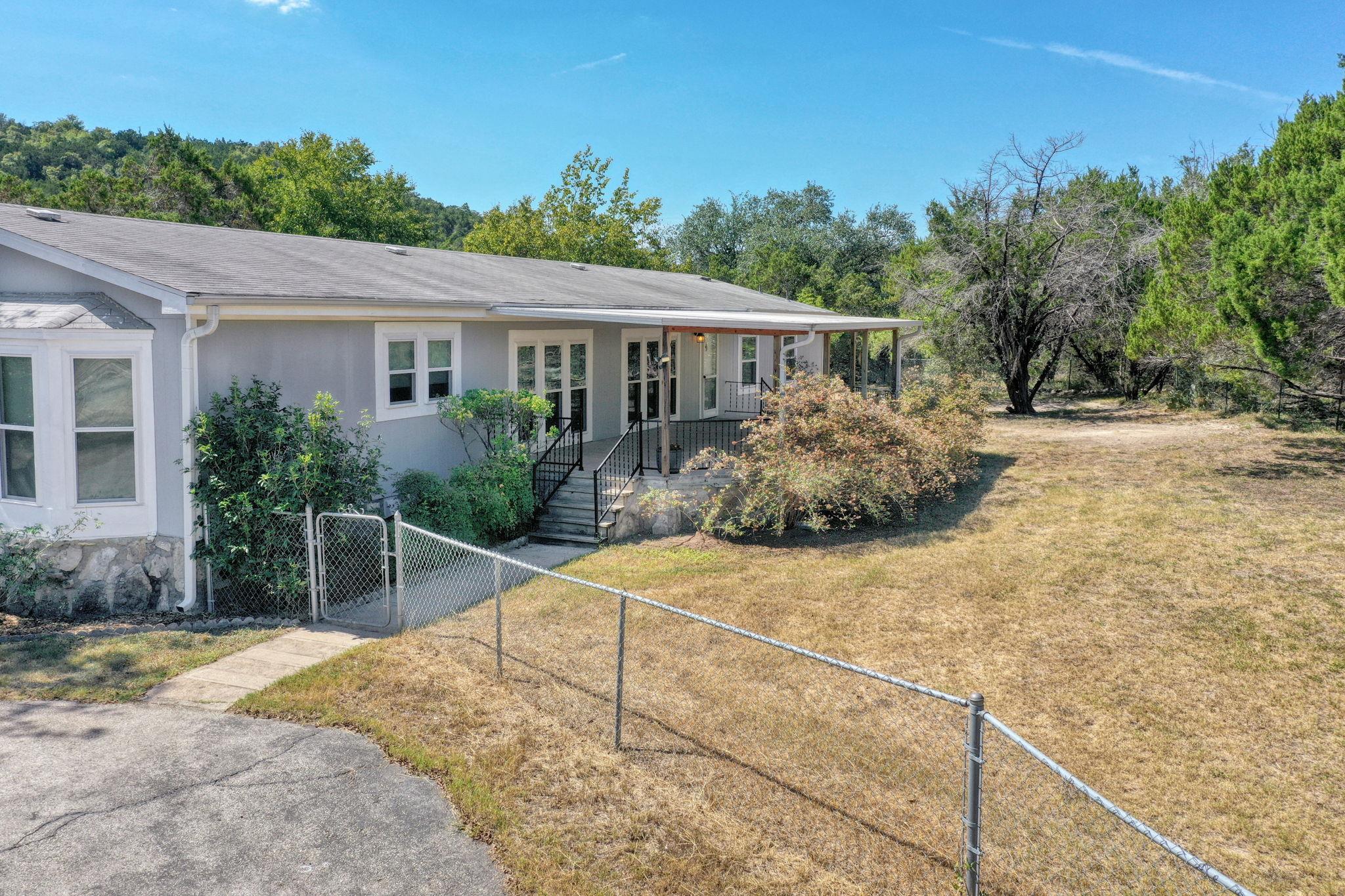 21405 Cherry Hollow Cv Property Photo 5
