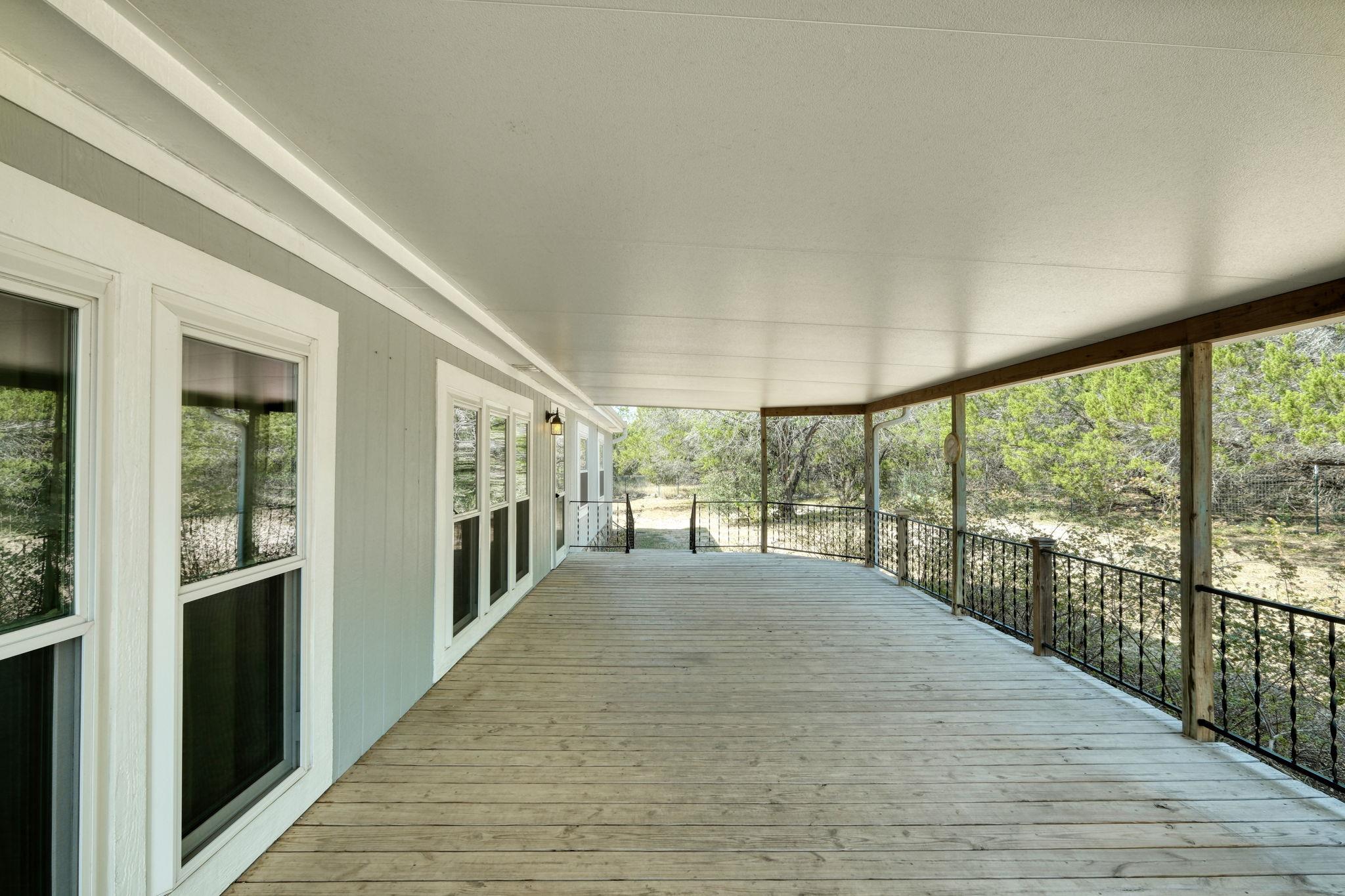 21405 Cherry Hollow Cv Property Photo 6