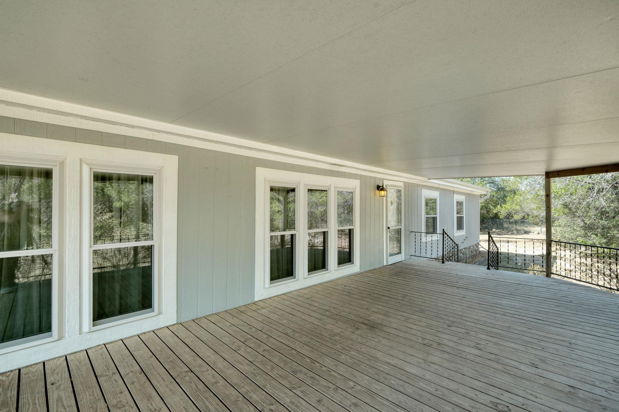21405 Cherry Hollow Cv Property Photo 7