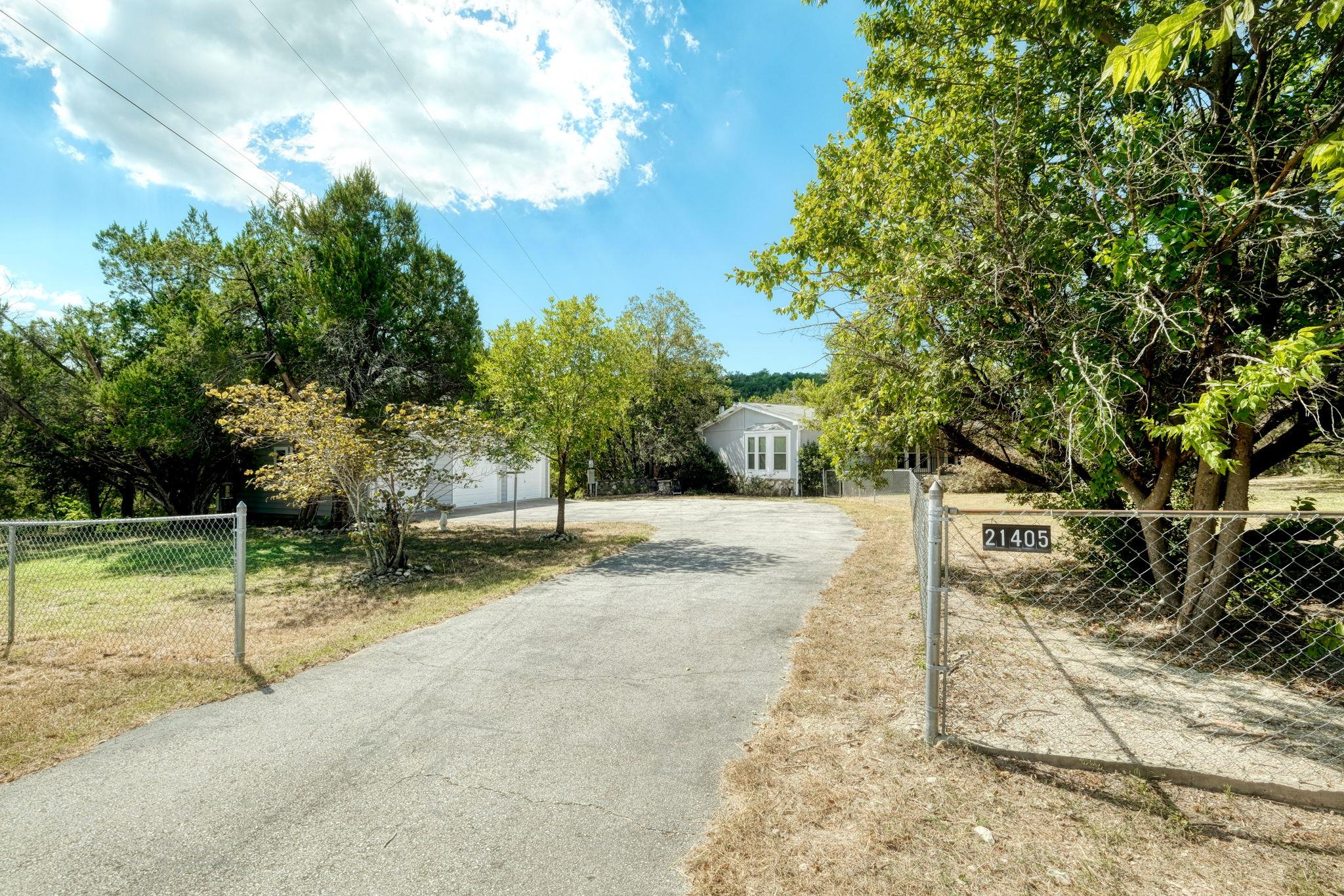 21405 Cherry Hollow Cv Property Photo 9