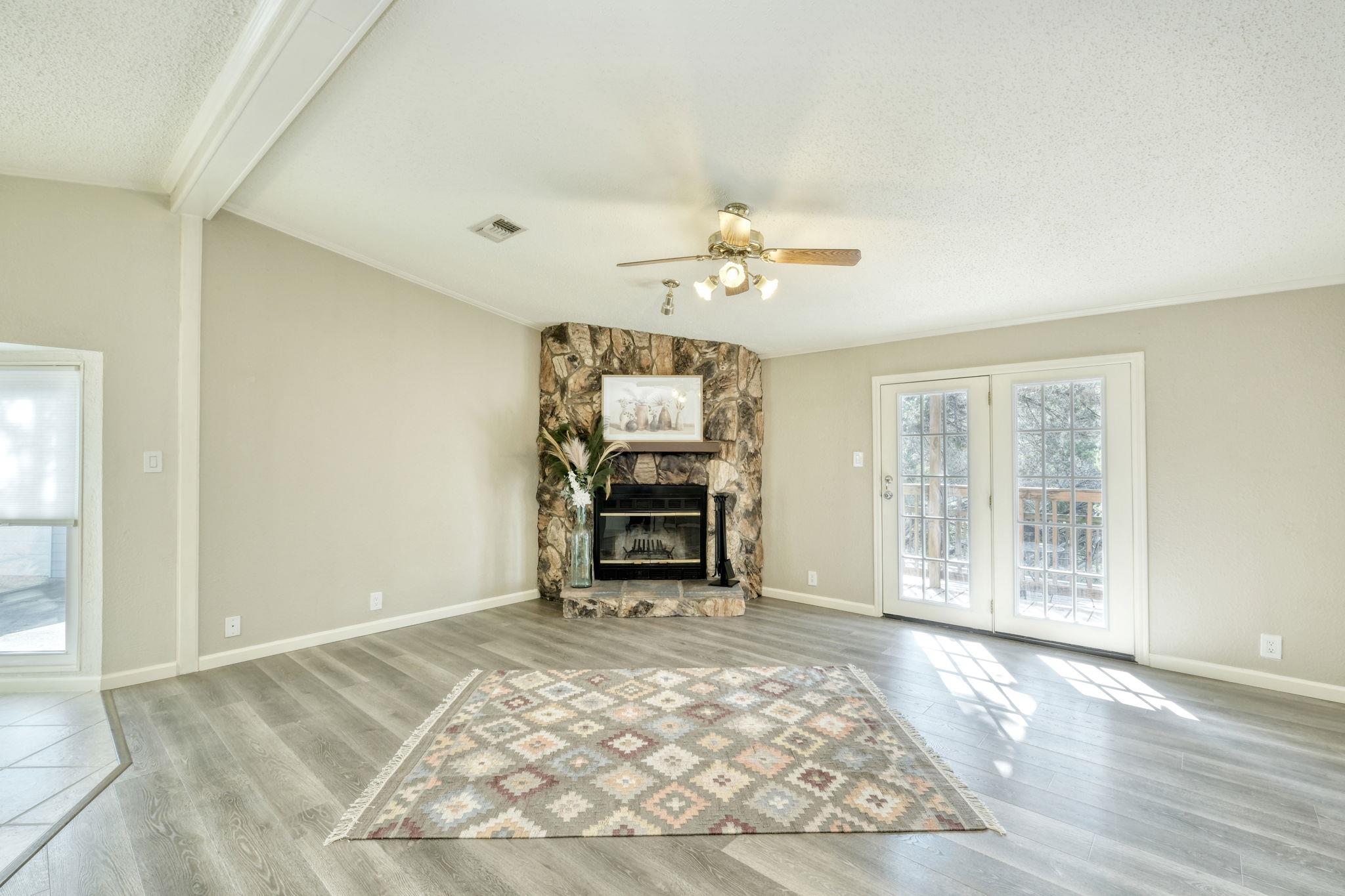 21405 Cherry Hollow Cv Property Photo 12