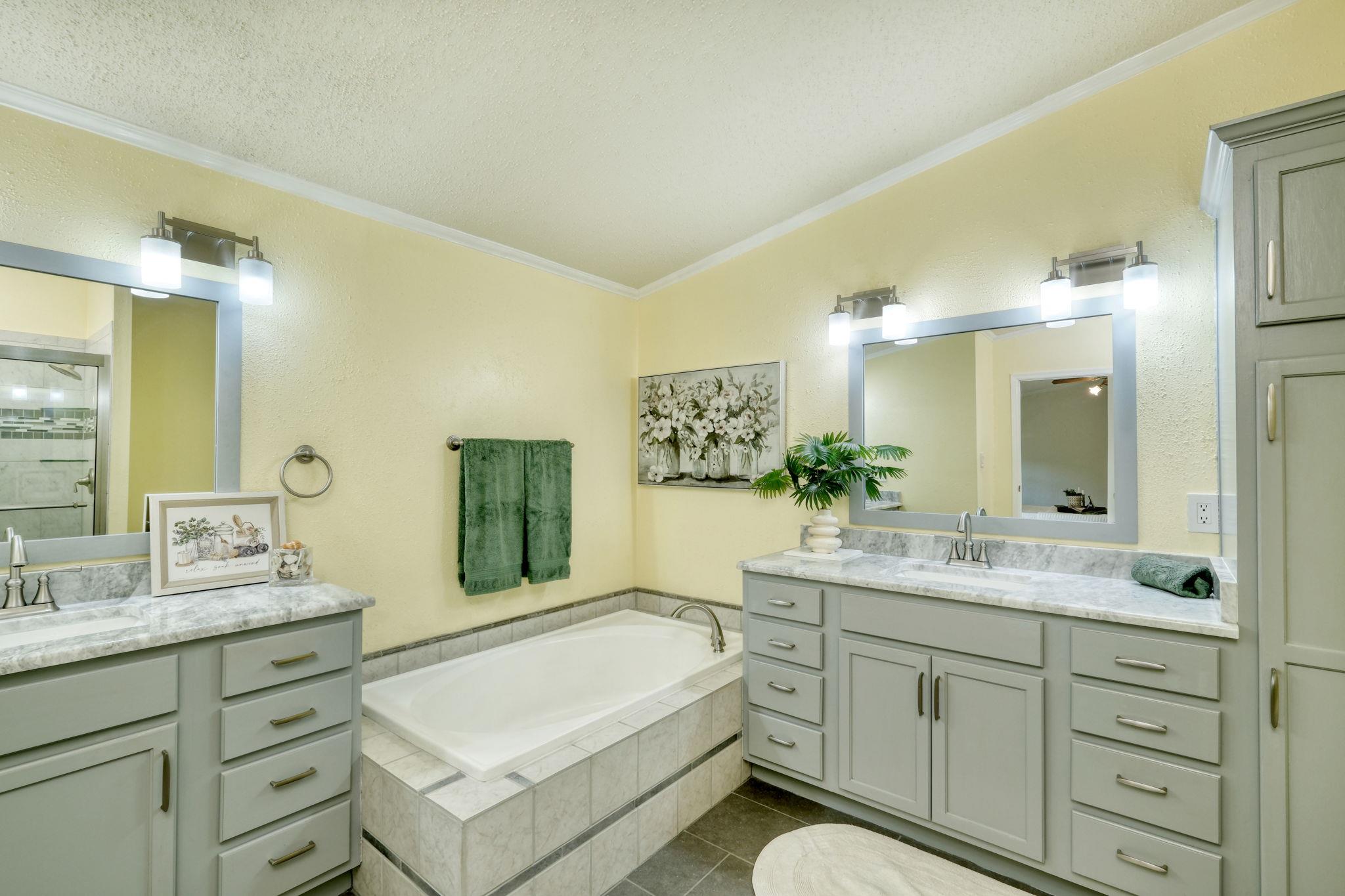 21405 Cherry Hollow Cv Property Photo 15