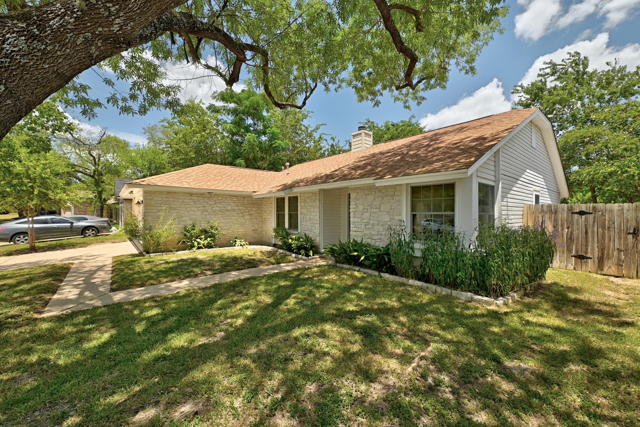 2702 Goldbridge Dr Property Photo 3
