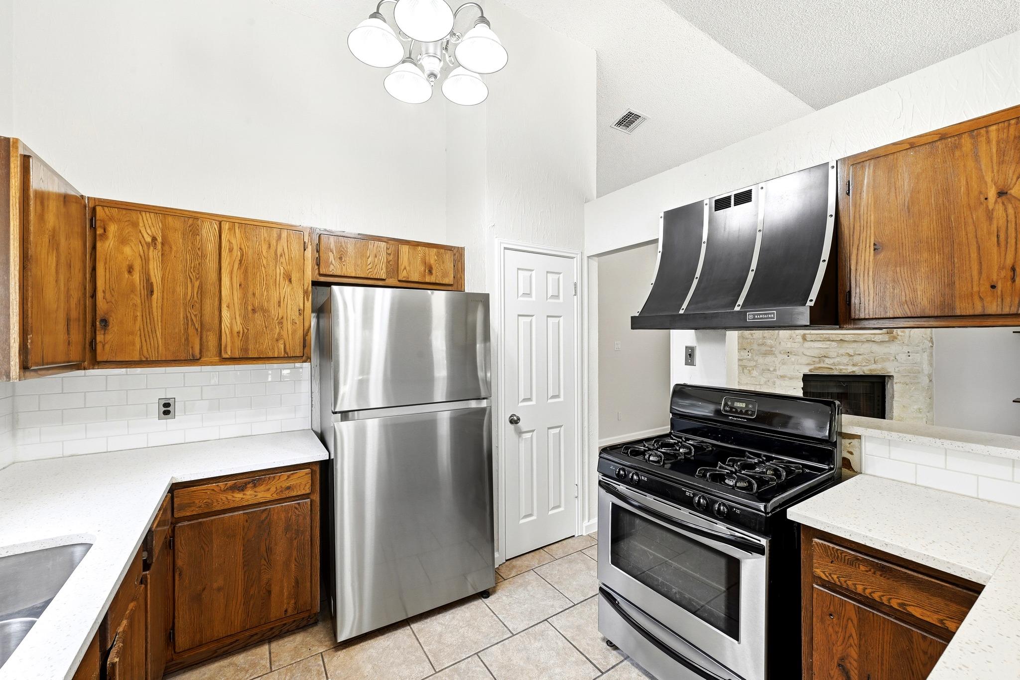 2702 Goldbridge Dr Property Photo 10