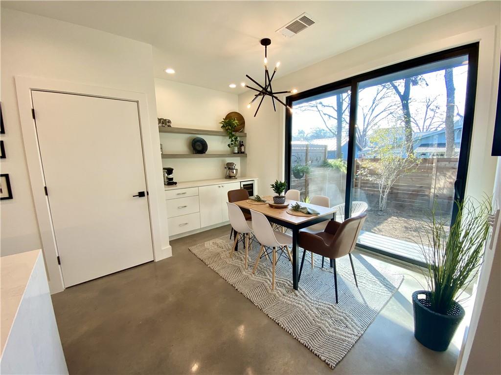 2411 Santa Rosa St B Property Photo 5