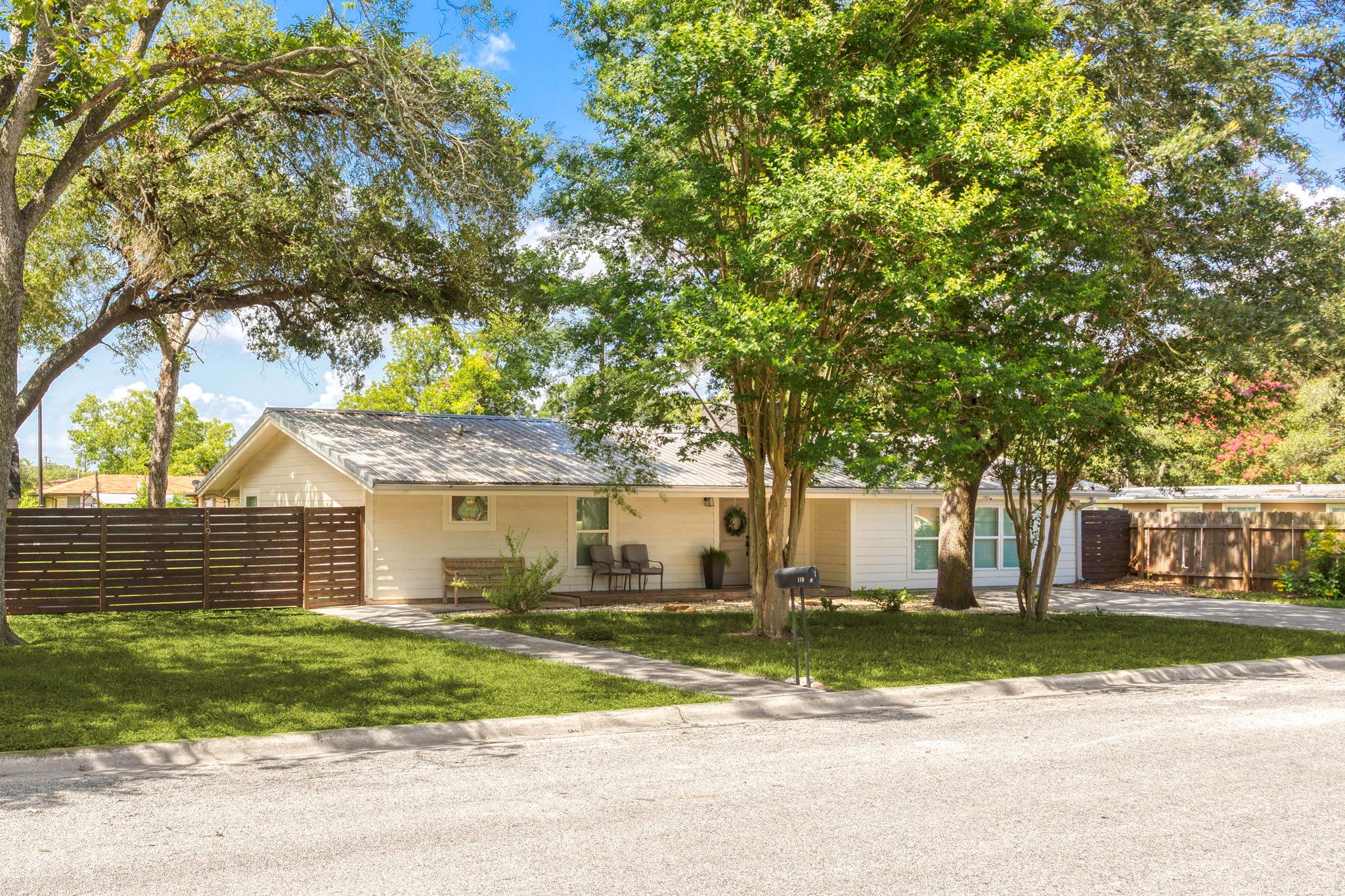 119 W Crockett St Property Photo 4