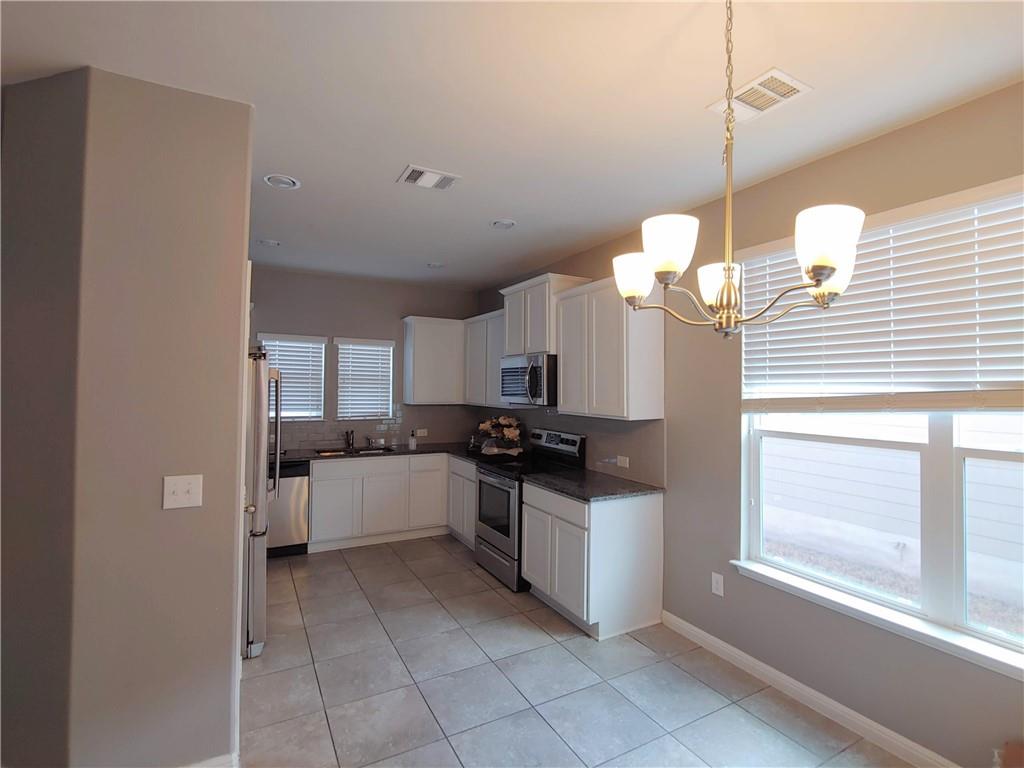 18412 Cumberland Gap St Property Photo 3