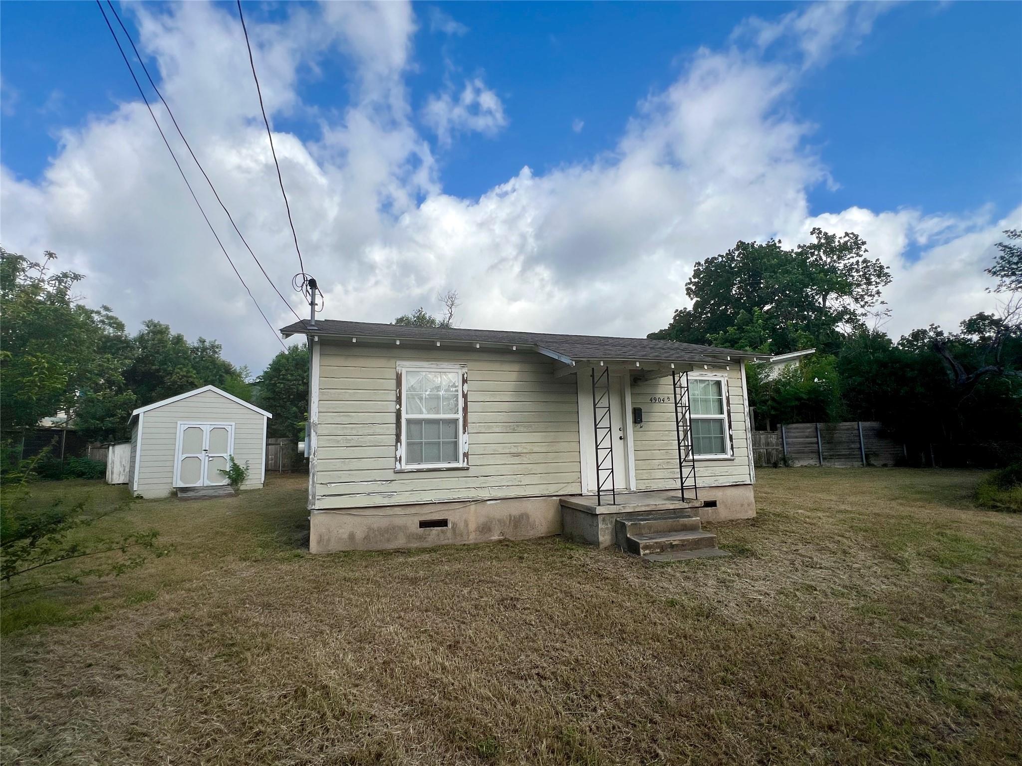 4904 Lynndale Dr Property Photo 4