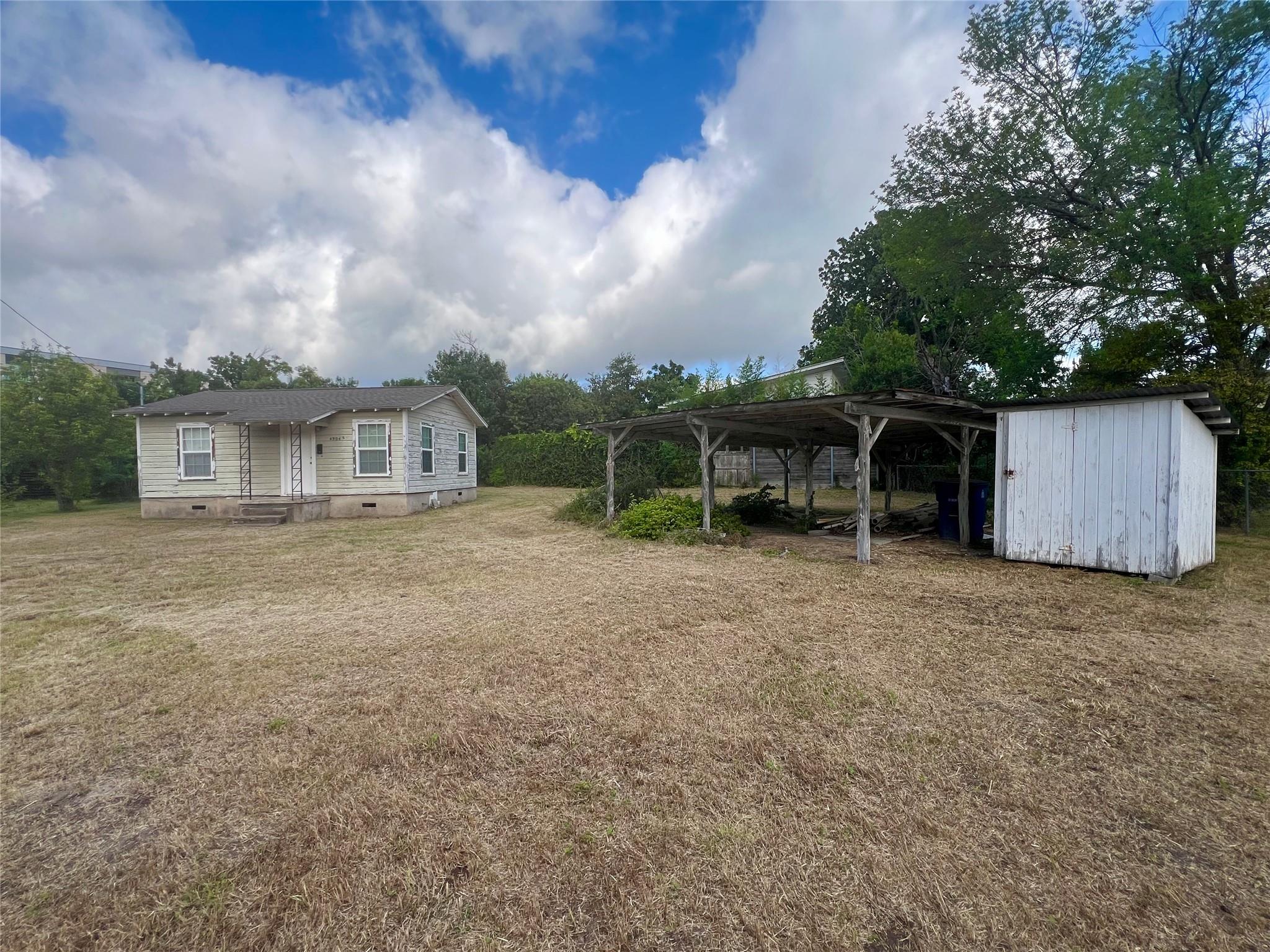 4904 Lynndale Dr Property Photo 6