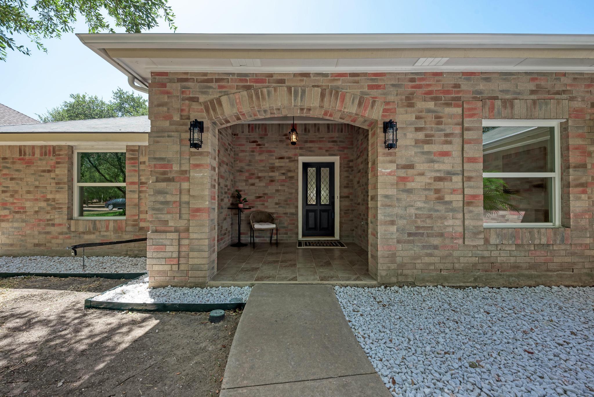 403 Hickory Ridge Trl Property Photo 1