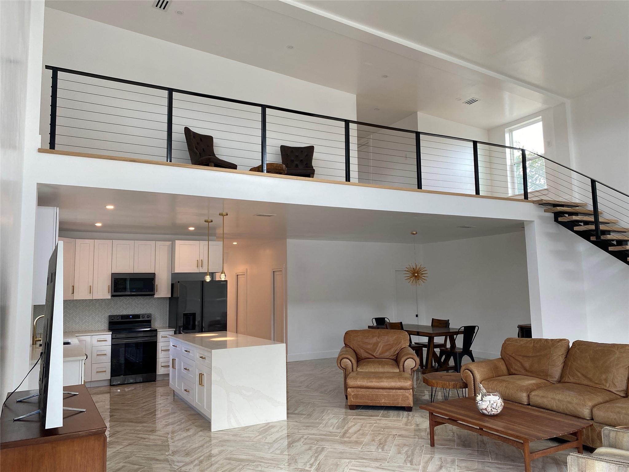 31 Heathrow Ln Property Photo 3