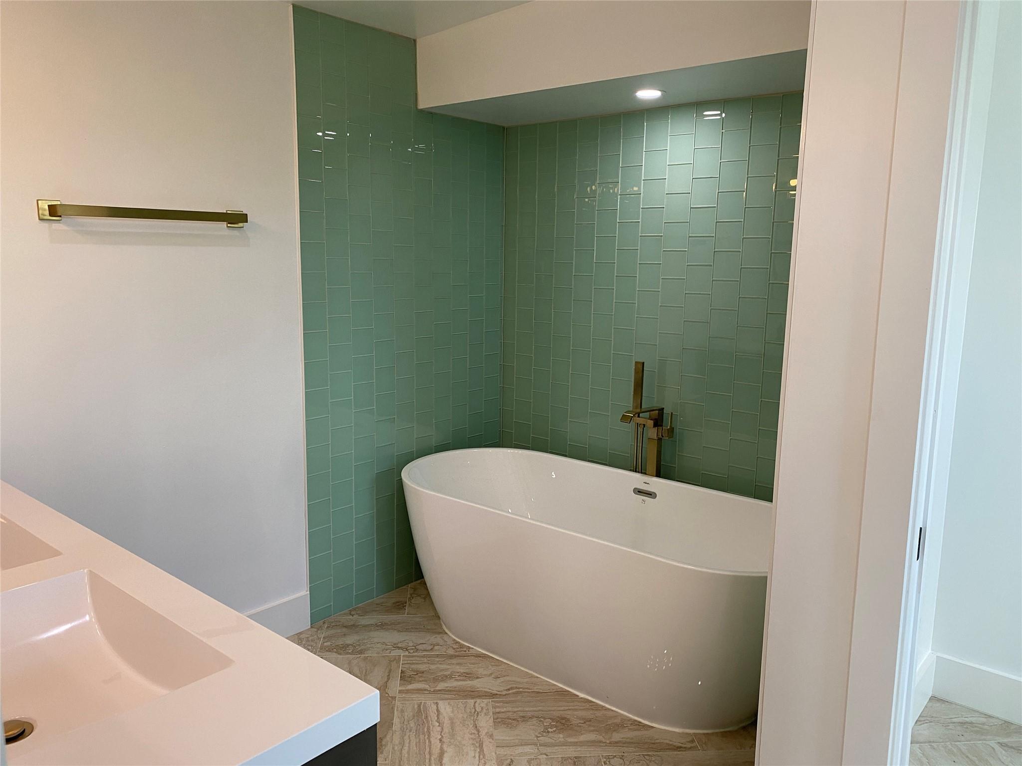 31 Heathrow Ln Property Photo 17