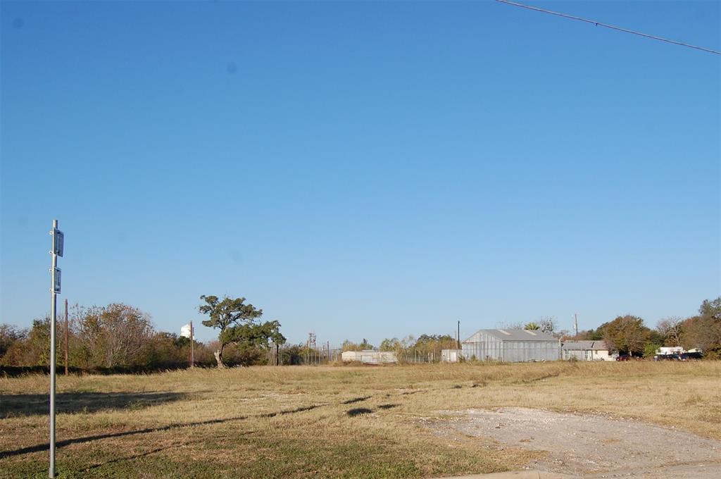 621 N Commerce St Property Photo 1