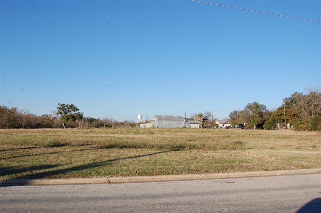 621 N Commerce St Property Photo 2