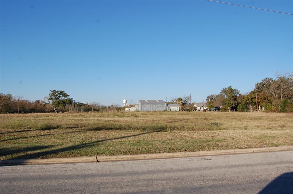 621 N Commerce St Property Photo 3