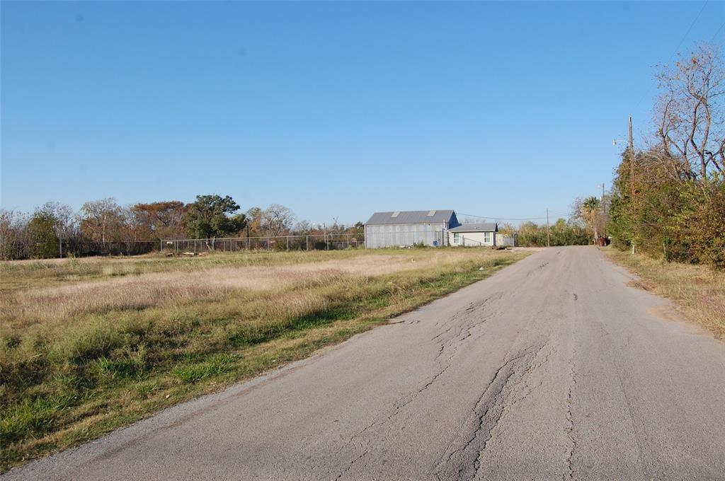 621 N Commerce St Property Photo 4