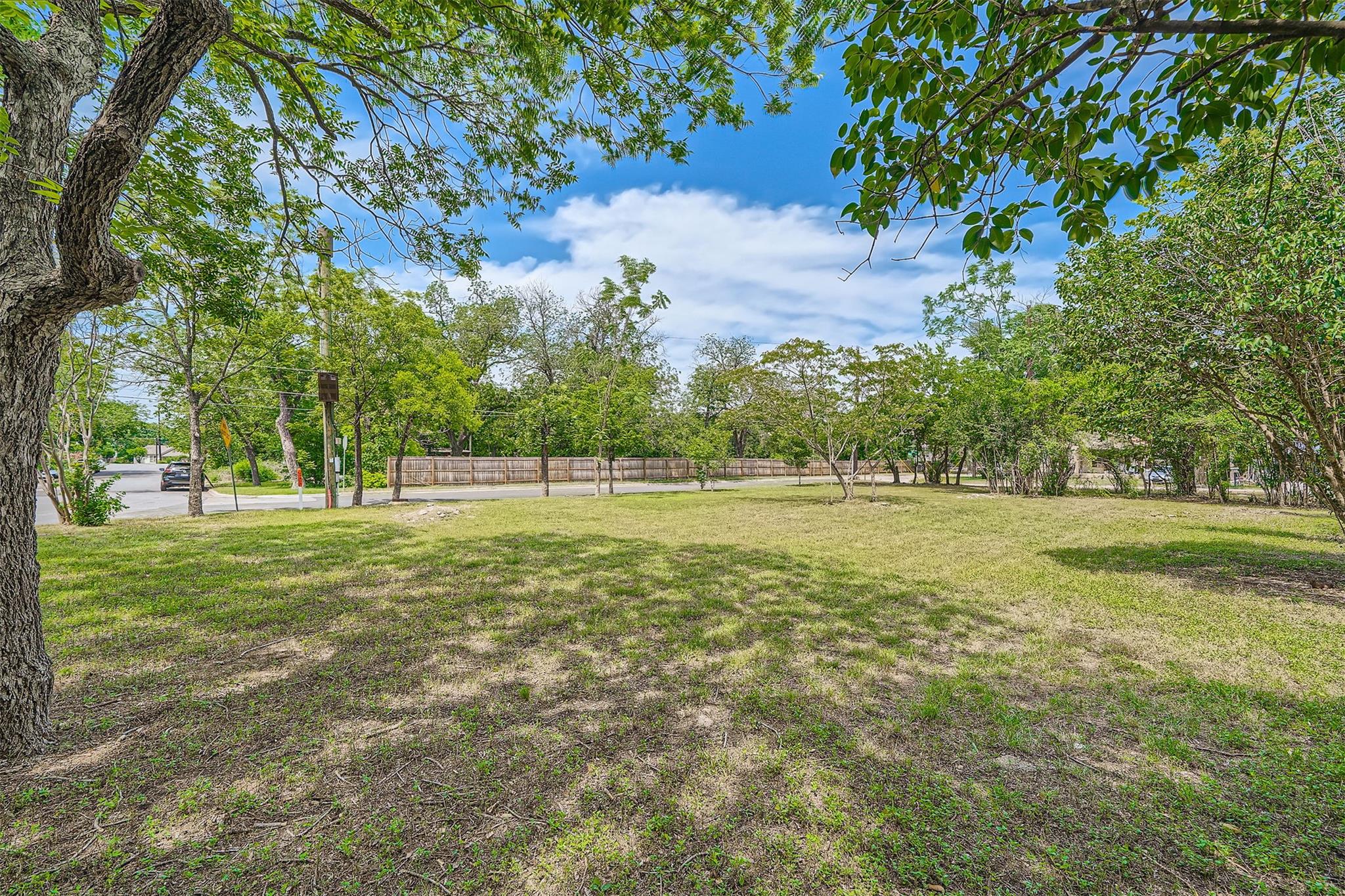 401 Oak Plz Property Photo 1