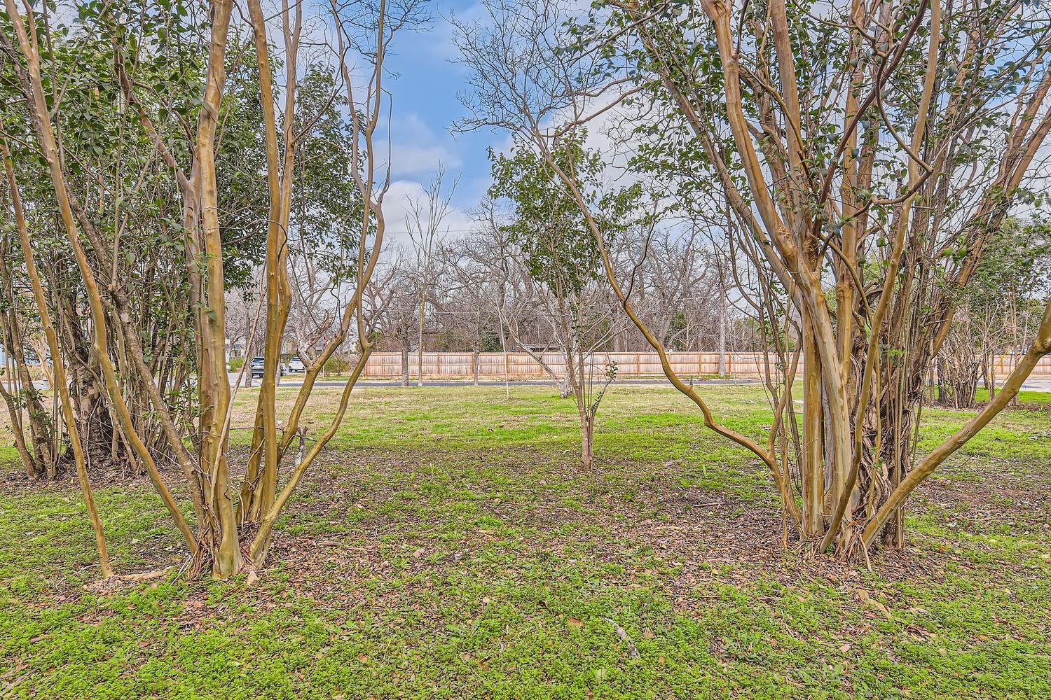 401 Oak Plz Property Photo 6
