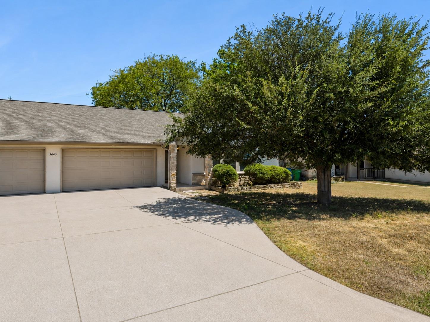 5603 Thunderbird St #b Property Photo 3