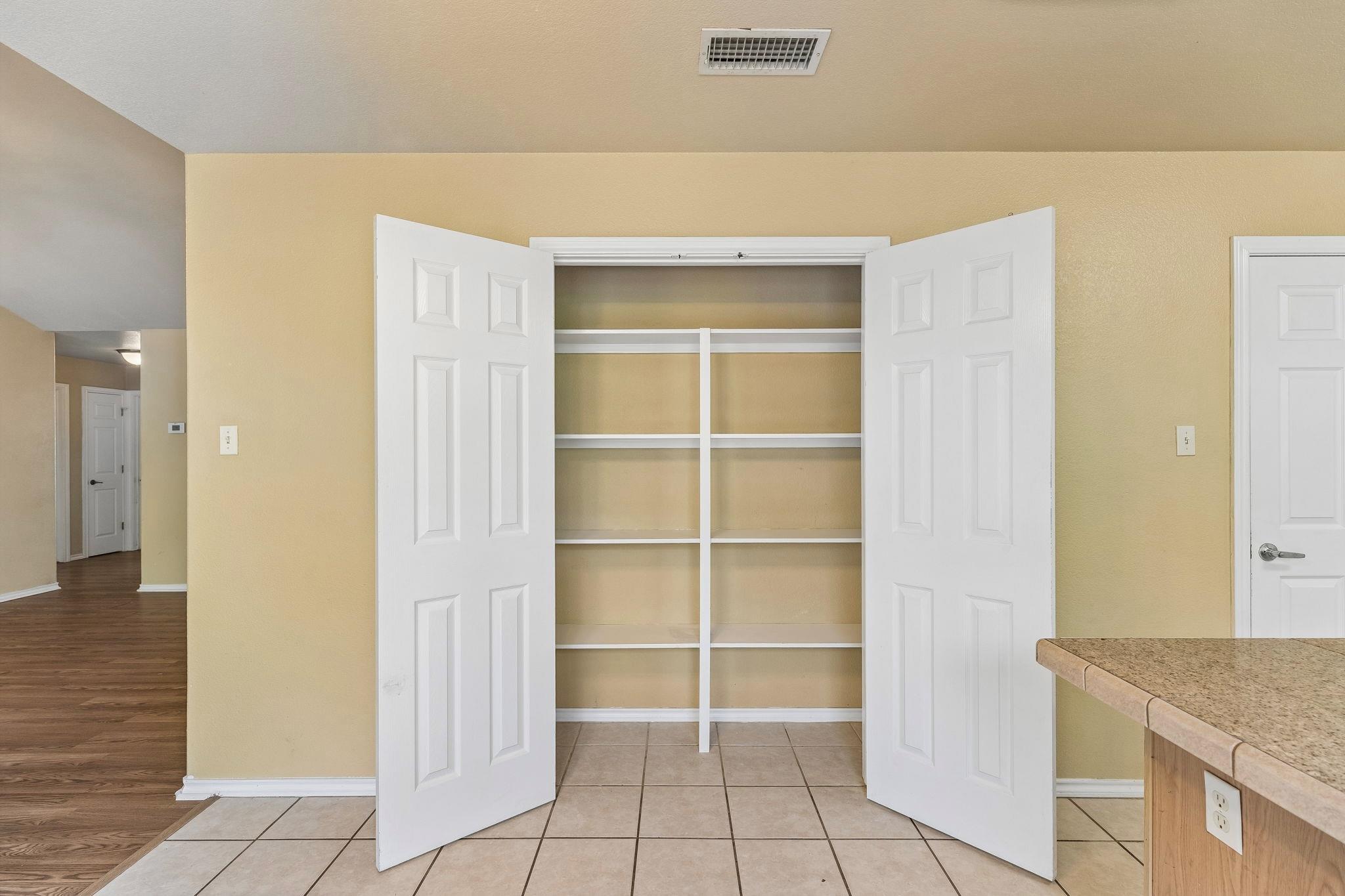 5603 Thunderbird St #b Property Photo 11
