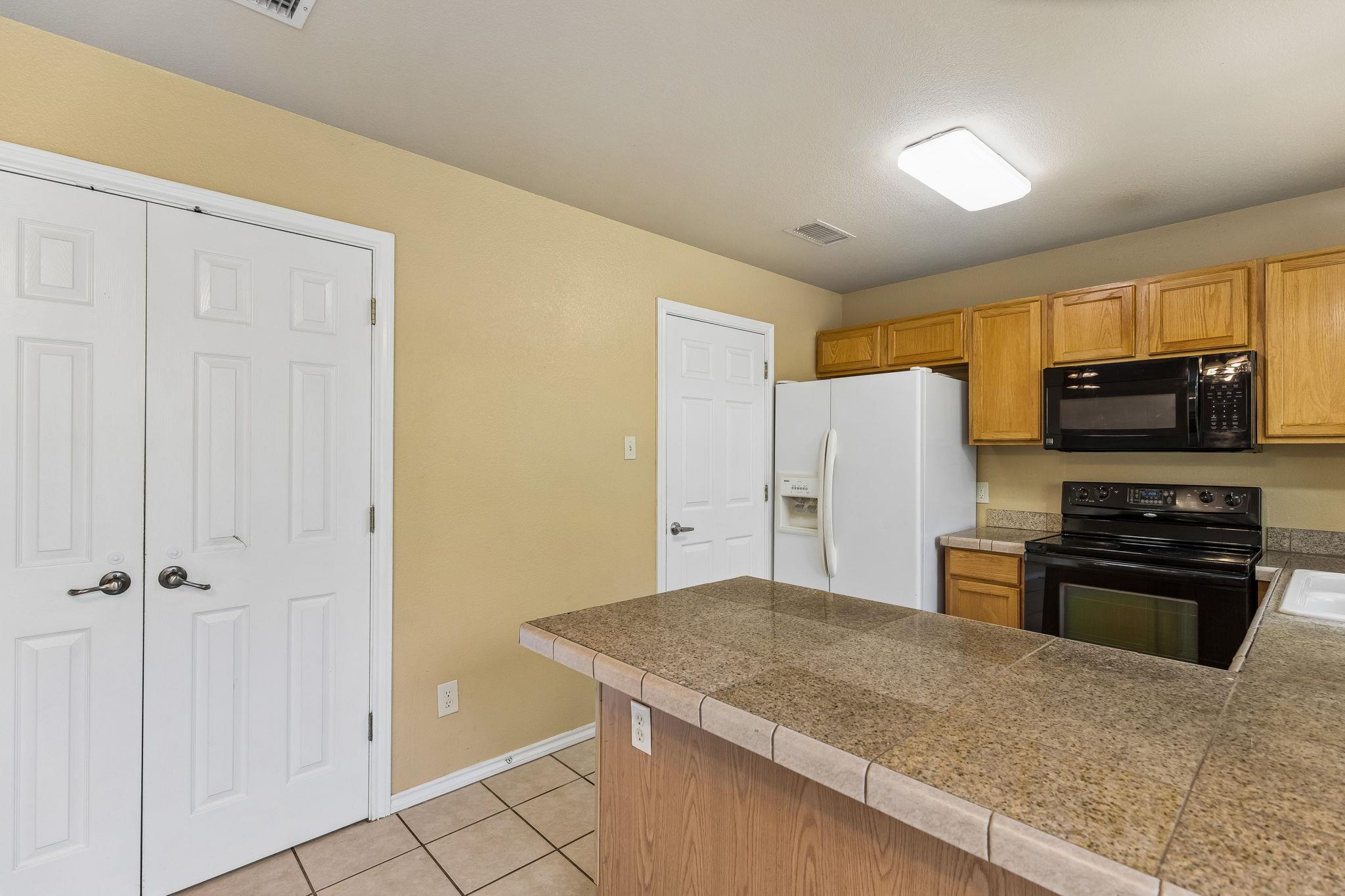 5603 Thunderbird St #b Property Photo 28