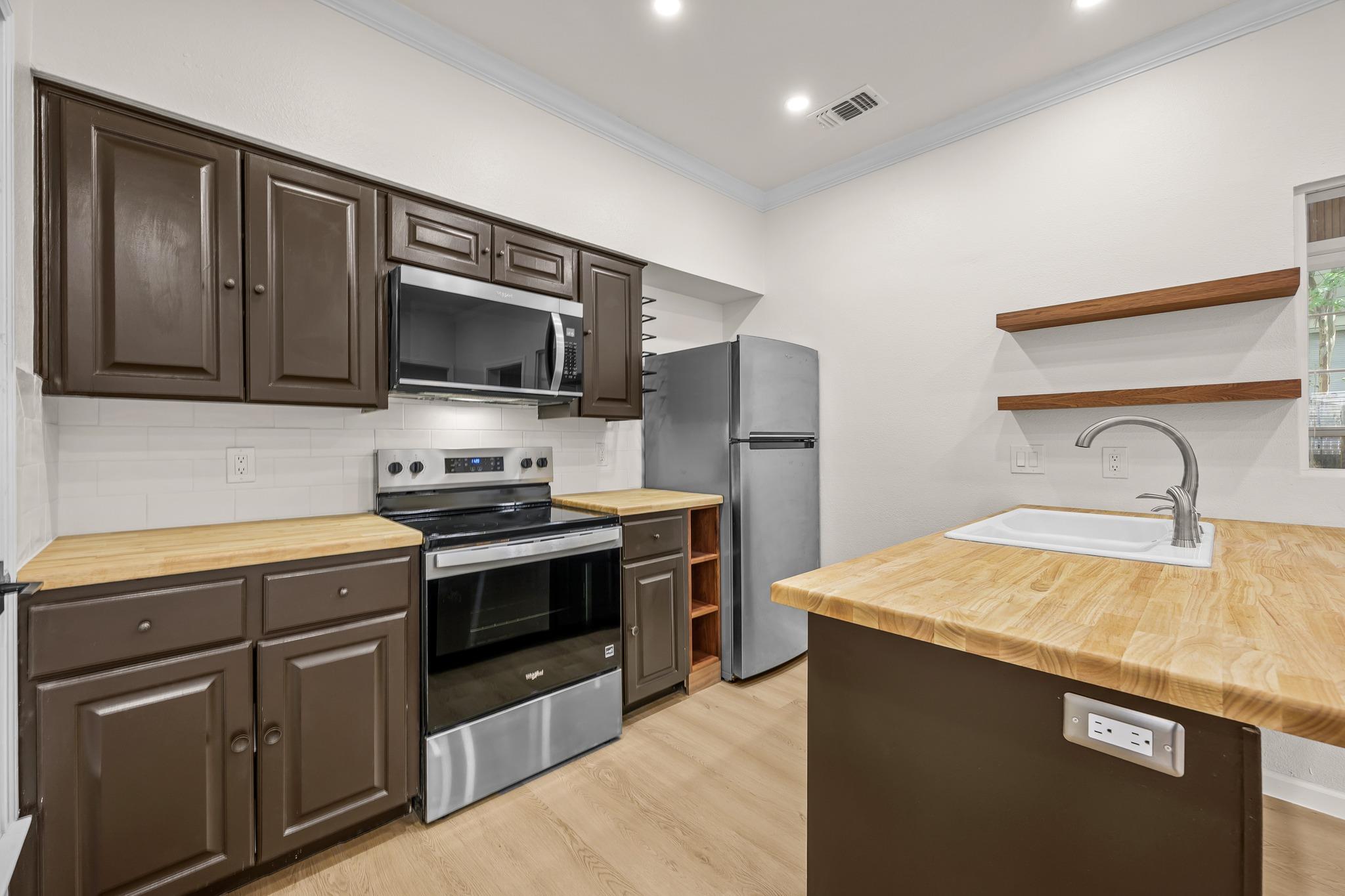 1307 Kinney Ave Property Photo 6