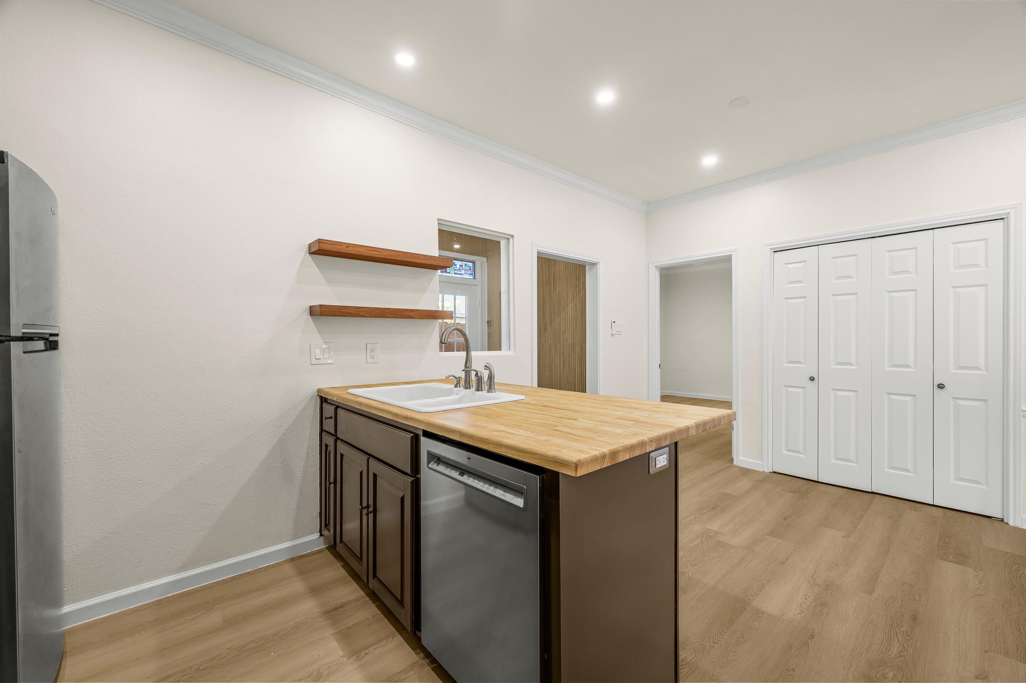 1307 Kinney Ave Property Photo 13