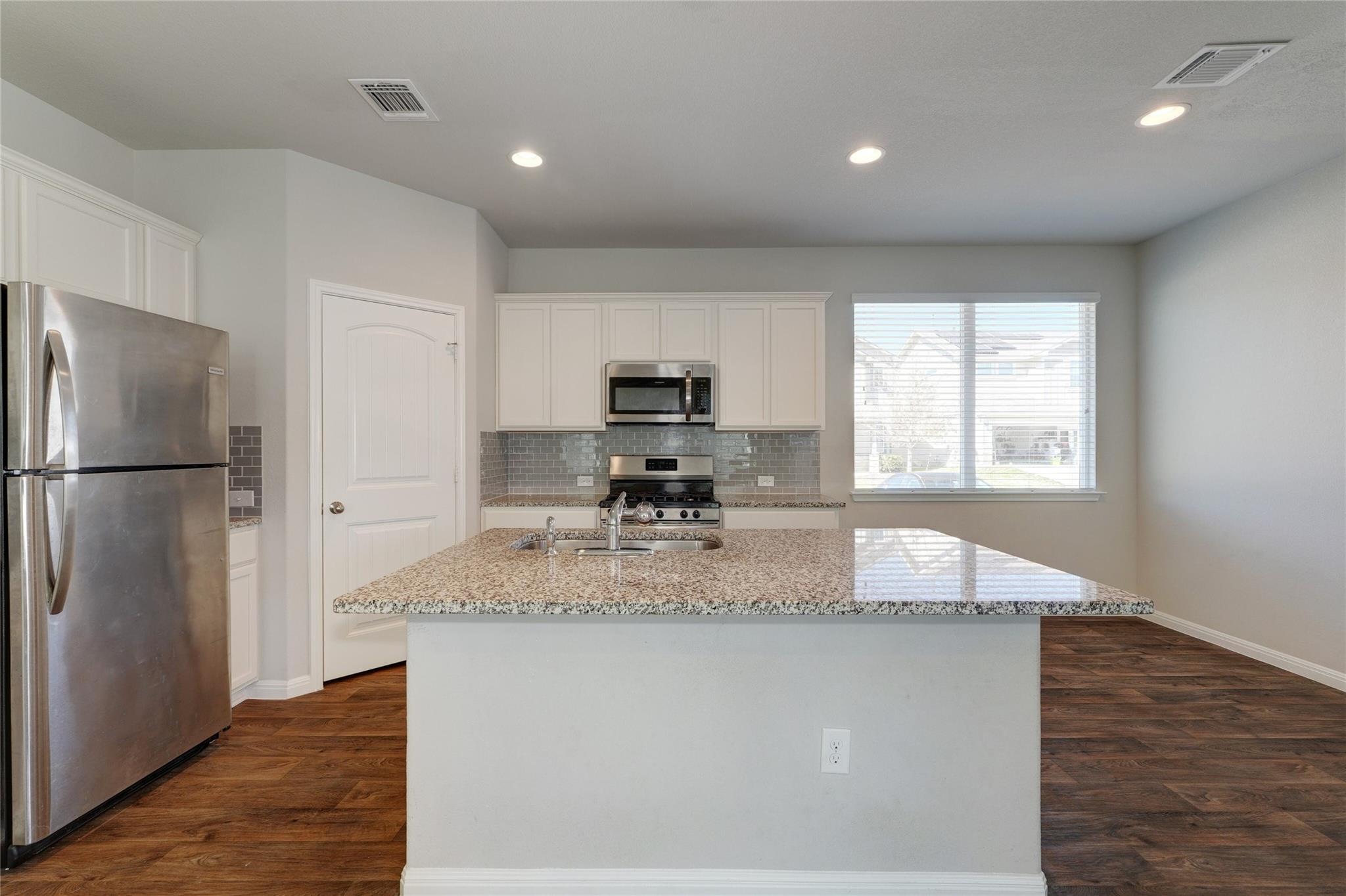 14612 Frankel Loop Property Photo 8