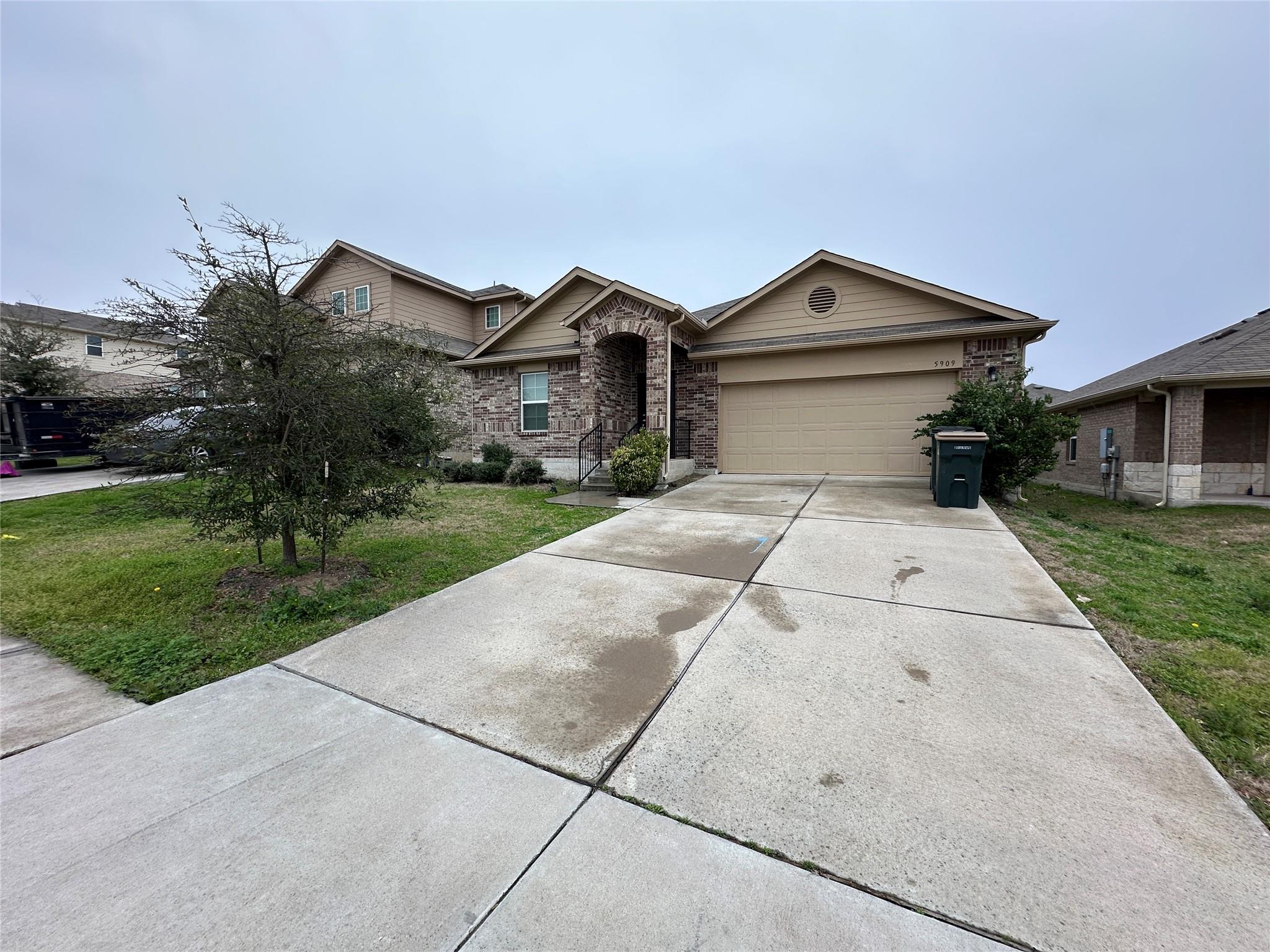 5909 Montrelia Dr Property Photo