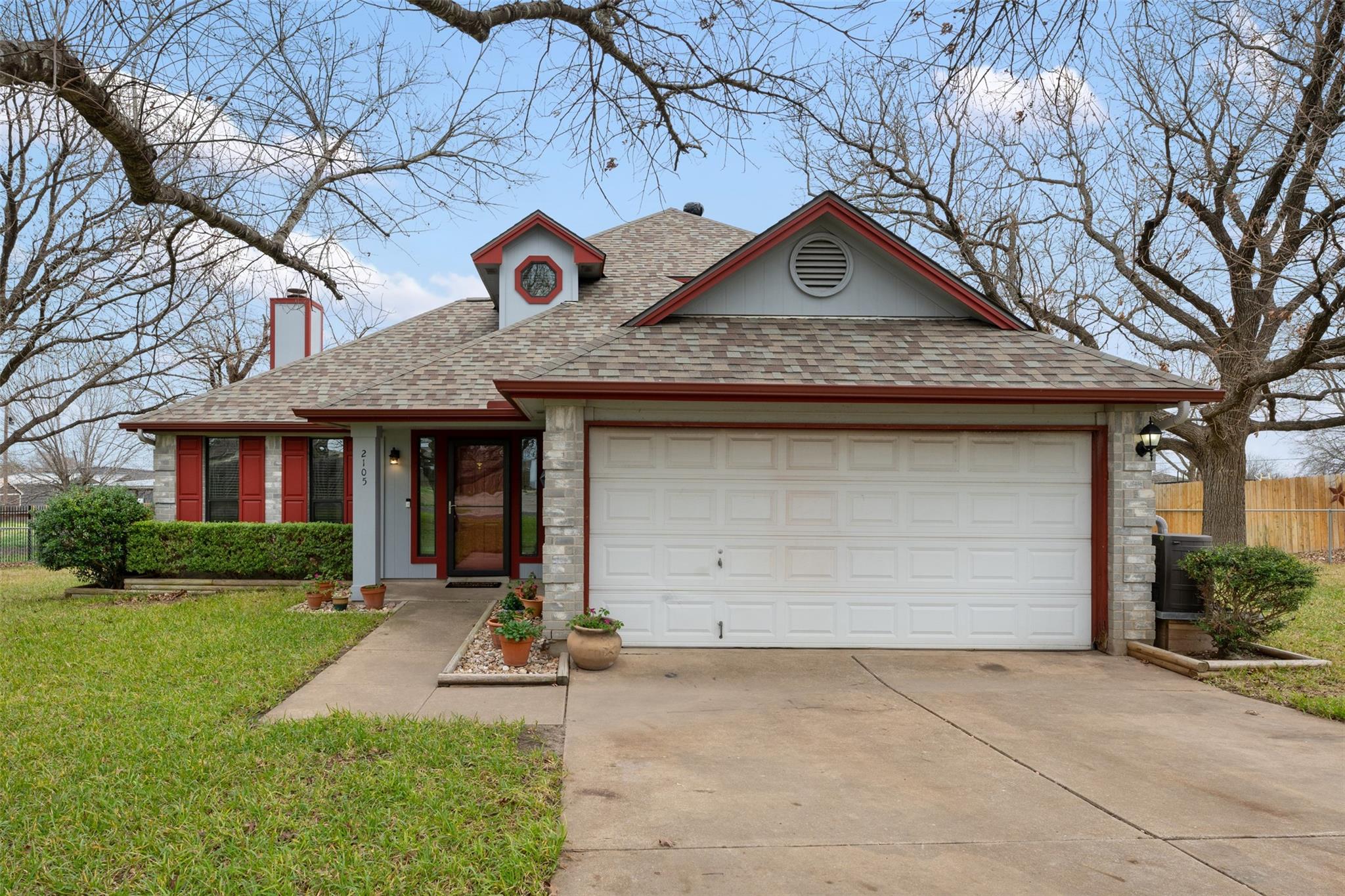 2105 Maple Vista Dr Property Photo 4