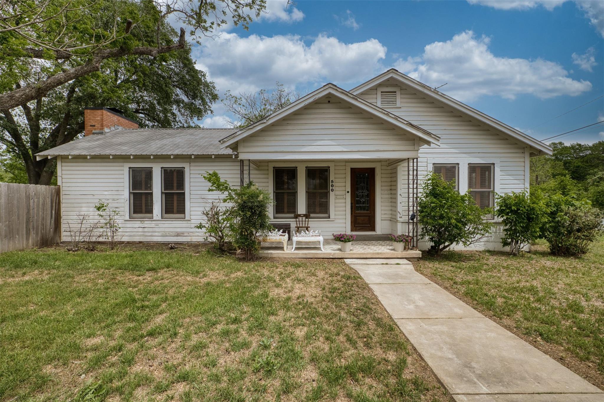 500 W Austin St Property Photo
