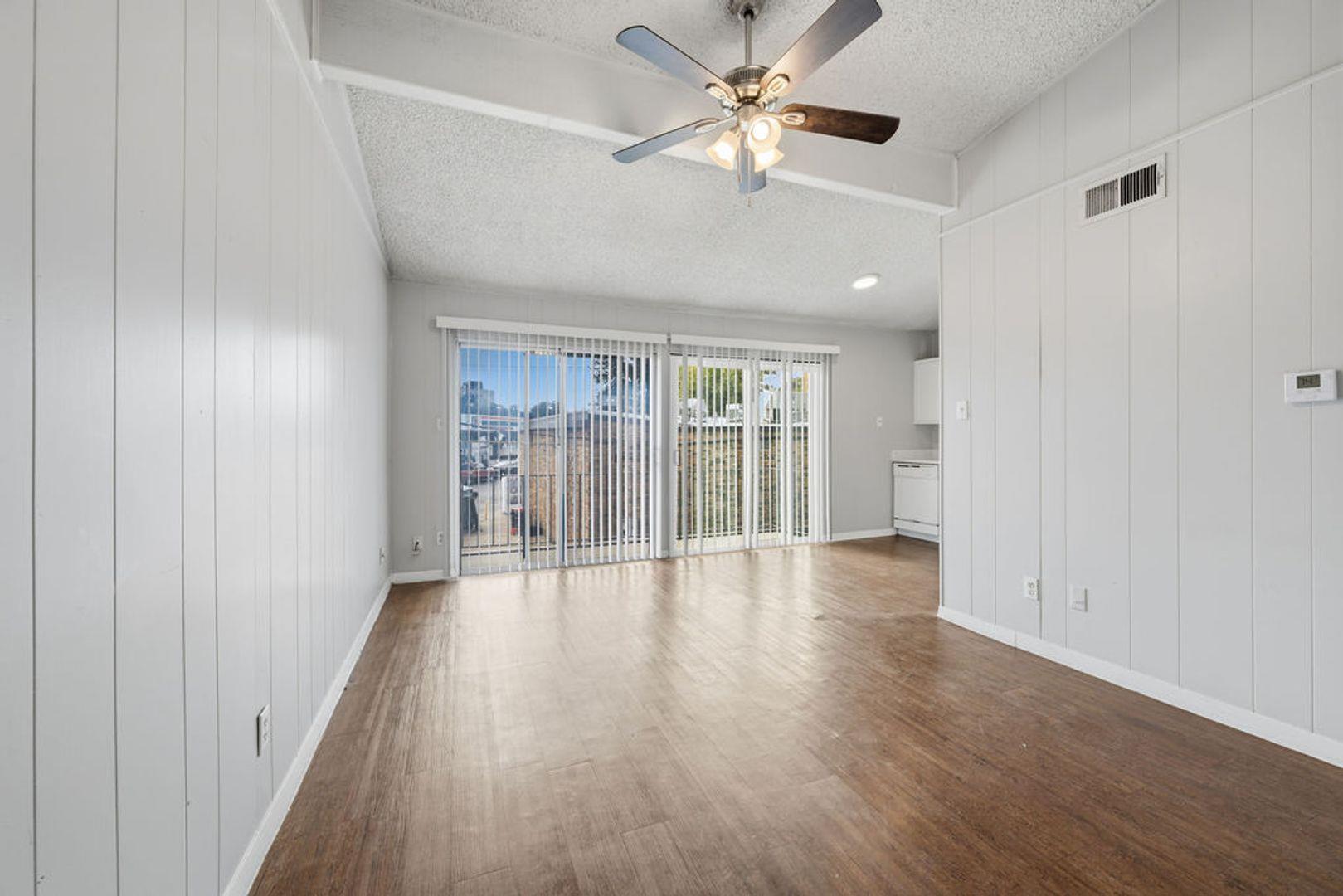 620 W 51st St #202 Property Photo 1