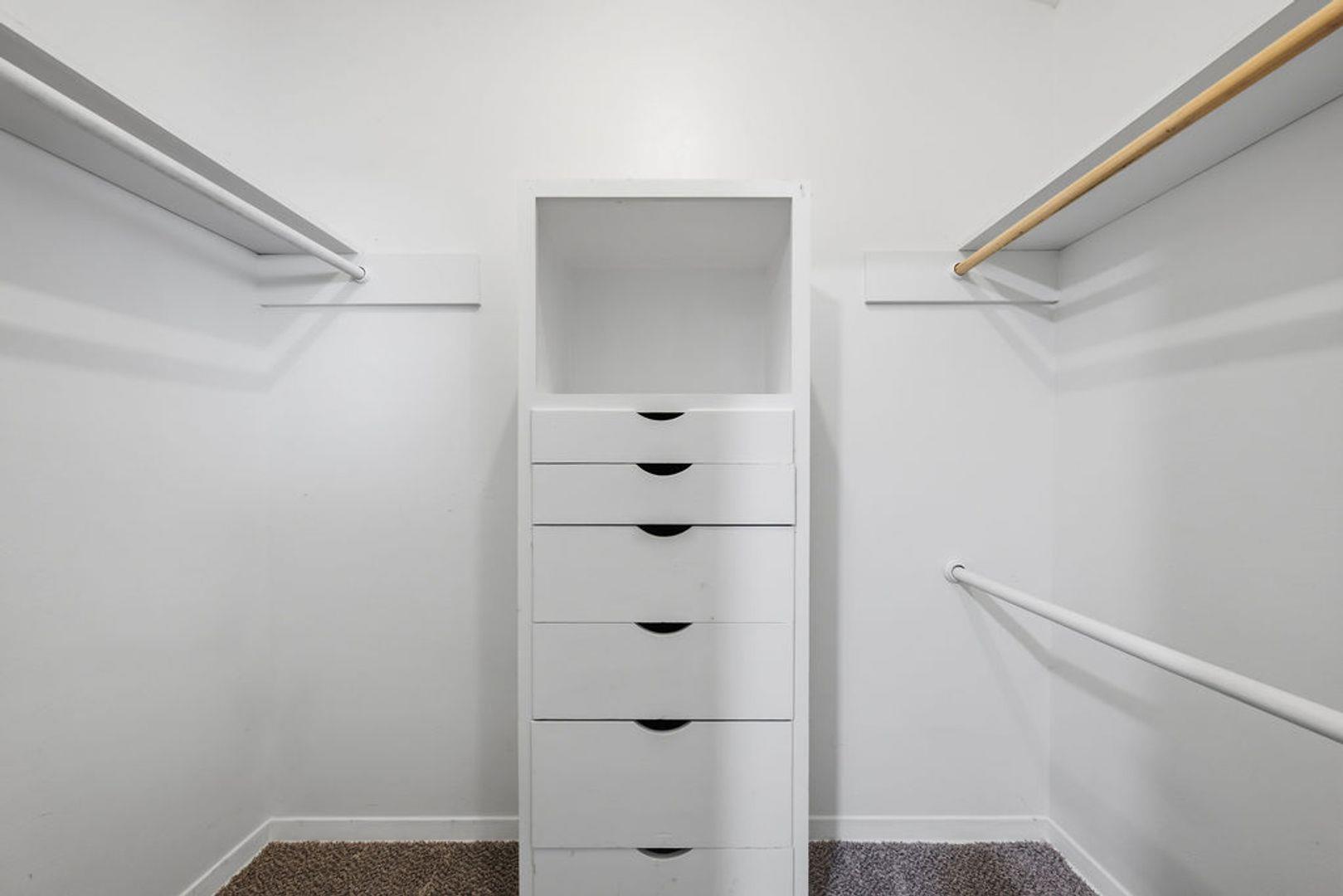 620 W 51st St #202 Property Photo 6