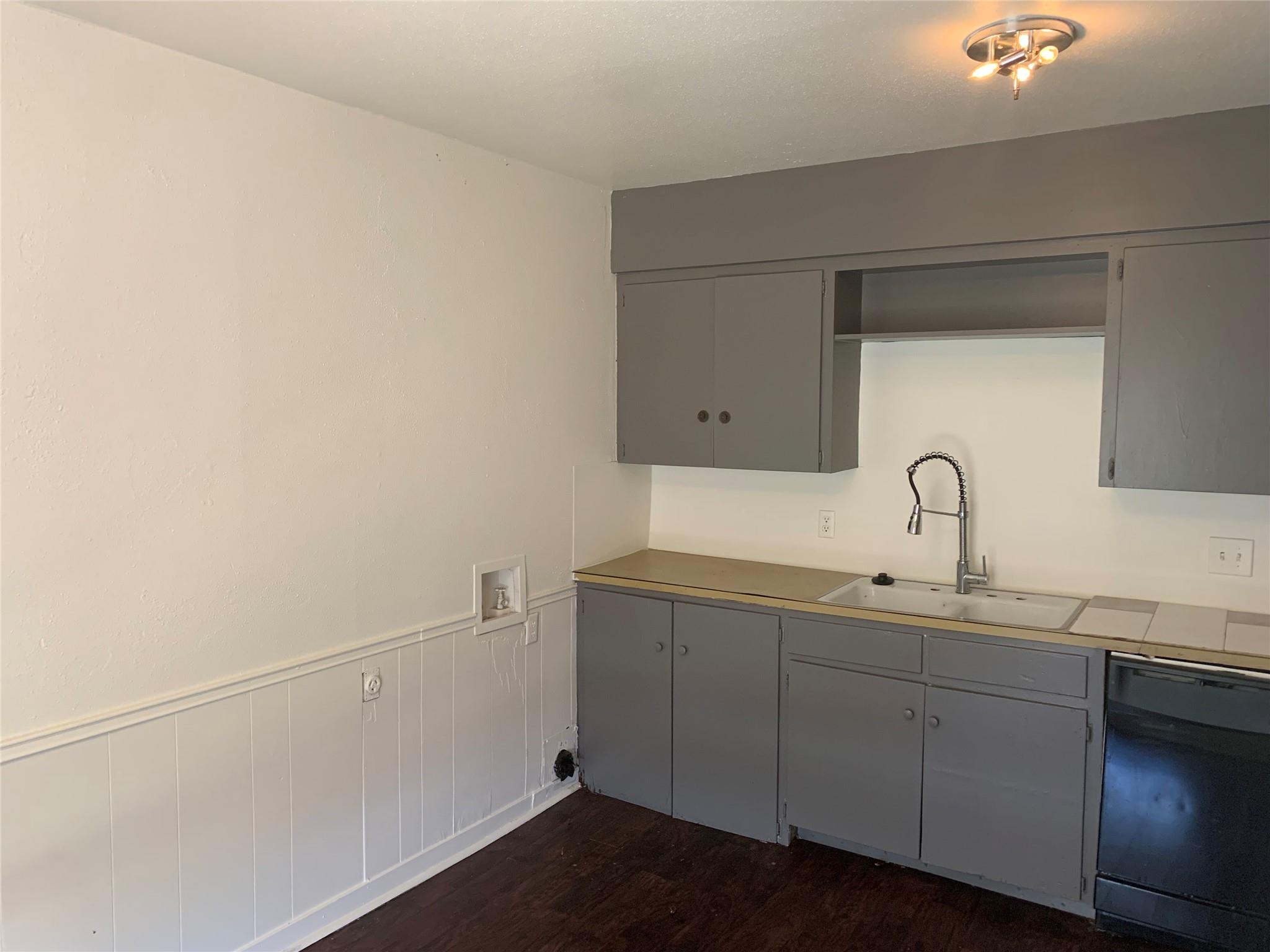 1918 Hearthstone Dr #202 Property Photo 3