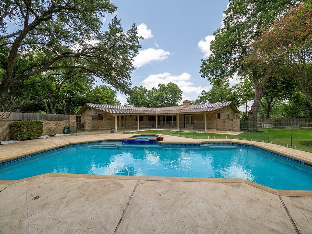 11905 Mustang Chase Dr Property Photo 2