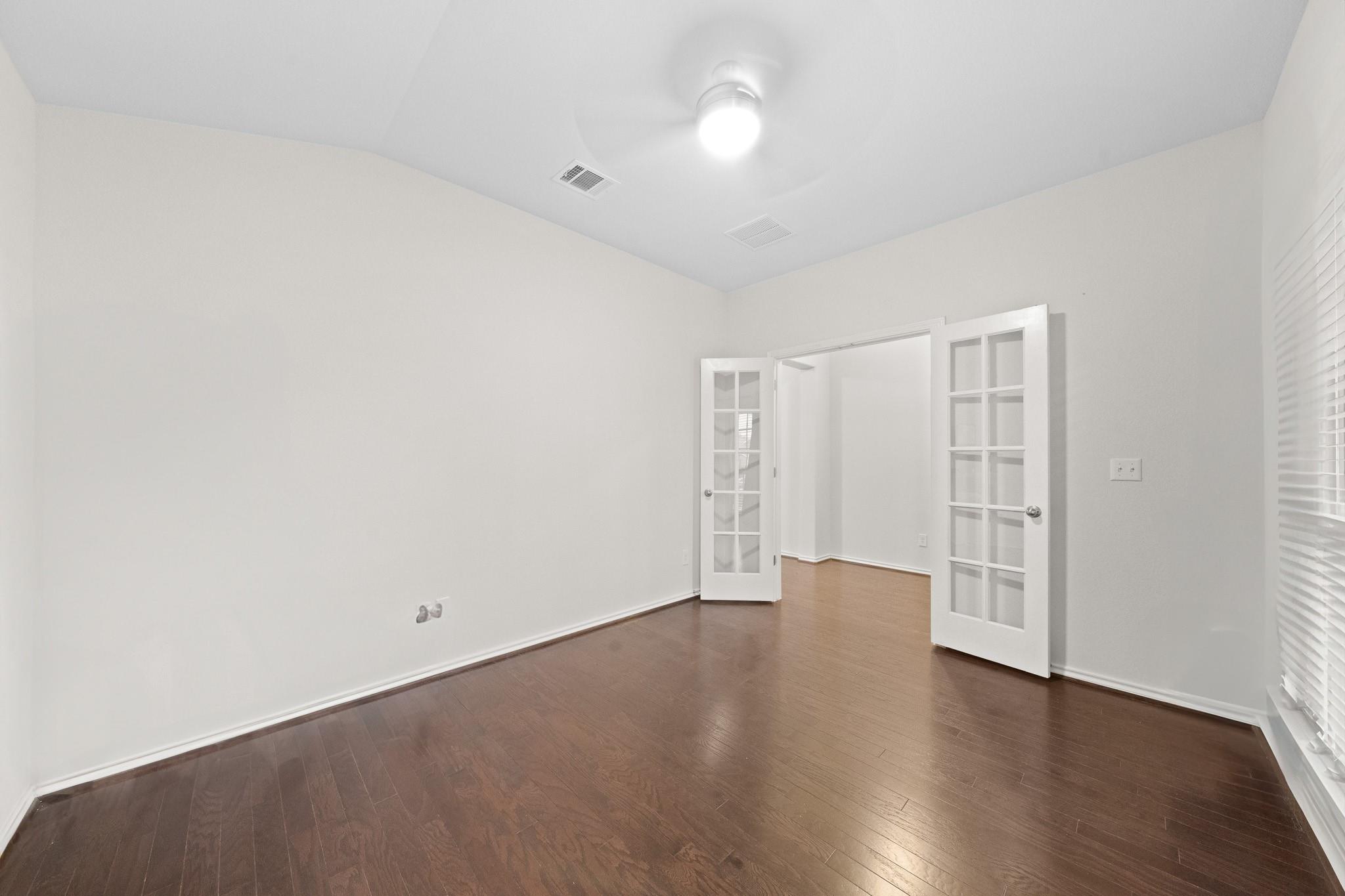 11805 Arran St Property Photo 6